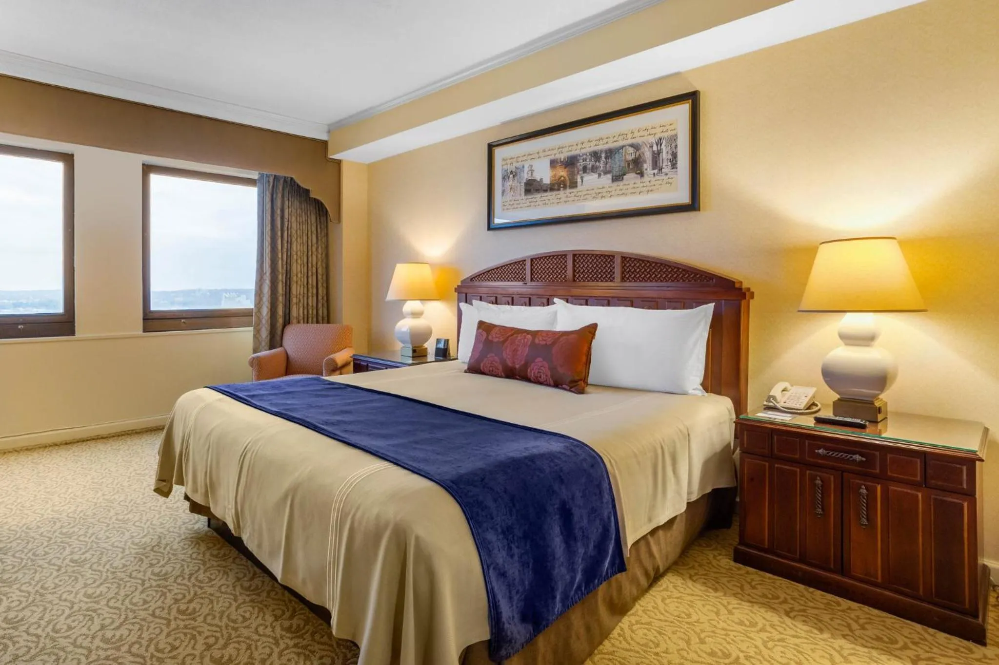 Photo of the whole room, Bed in Omni New Haven Hotel at Yale