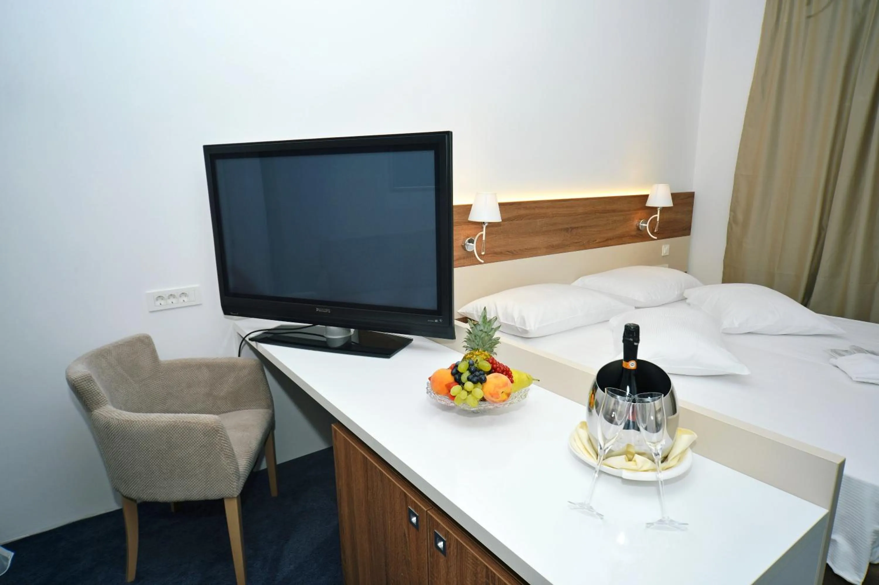 TV and multimedia, Bed in Boutique Hotel Mali Raj