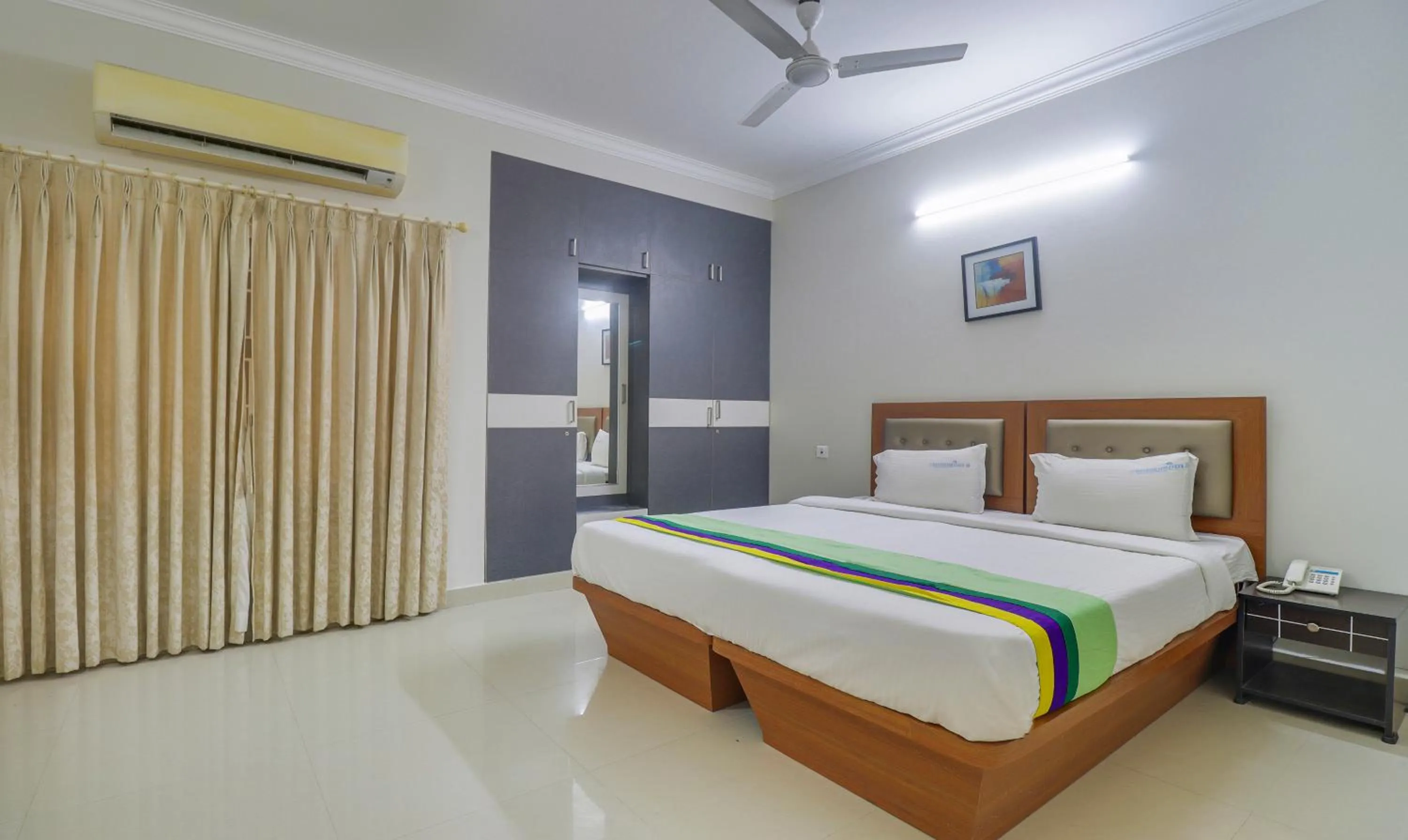 Bed in Treebo Rithikha Inn Elite Chennai Trade Centre