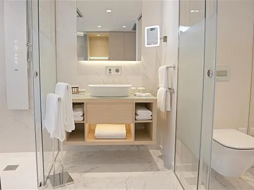Toilet in ABAV2 Suites by Rodos Palace