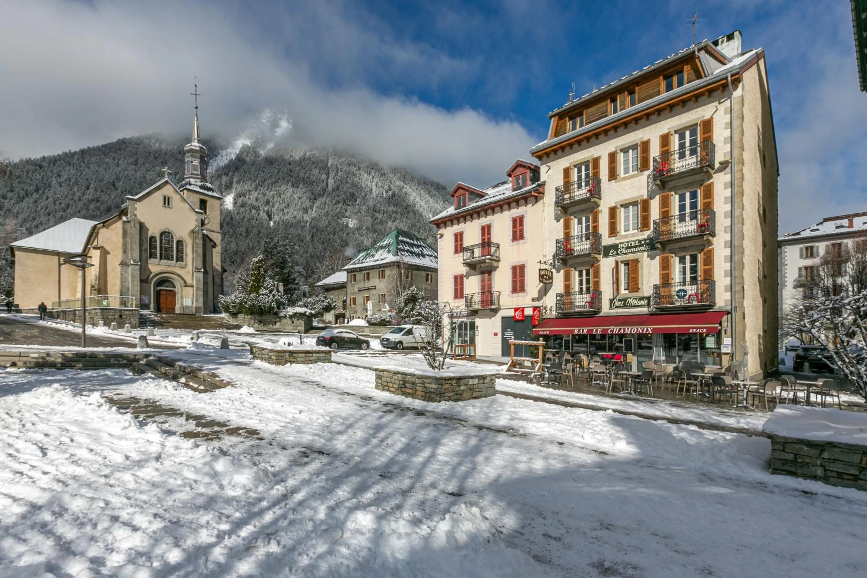 Property building in Hotel Le Chamonix