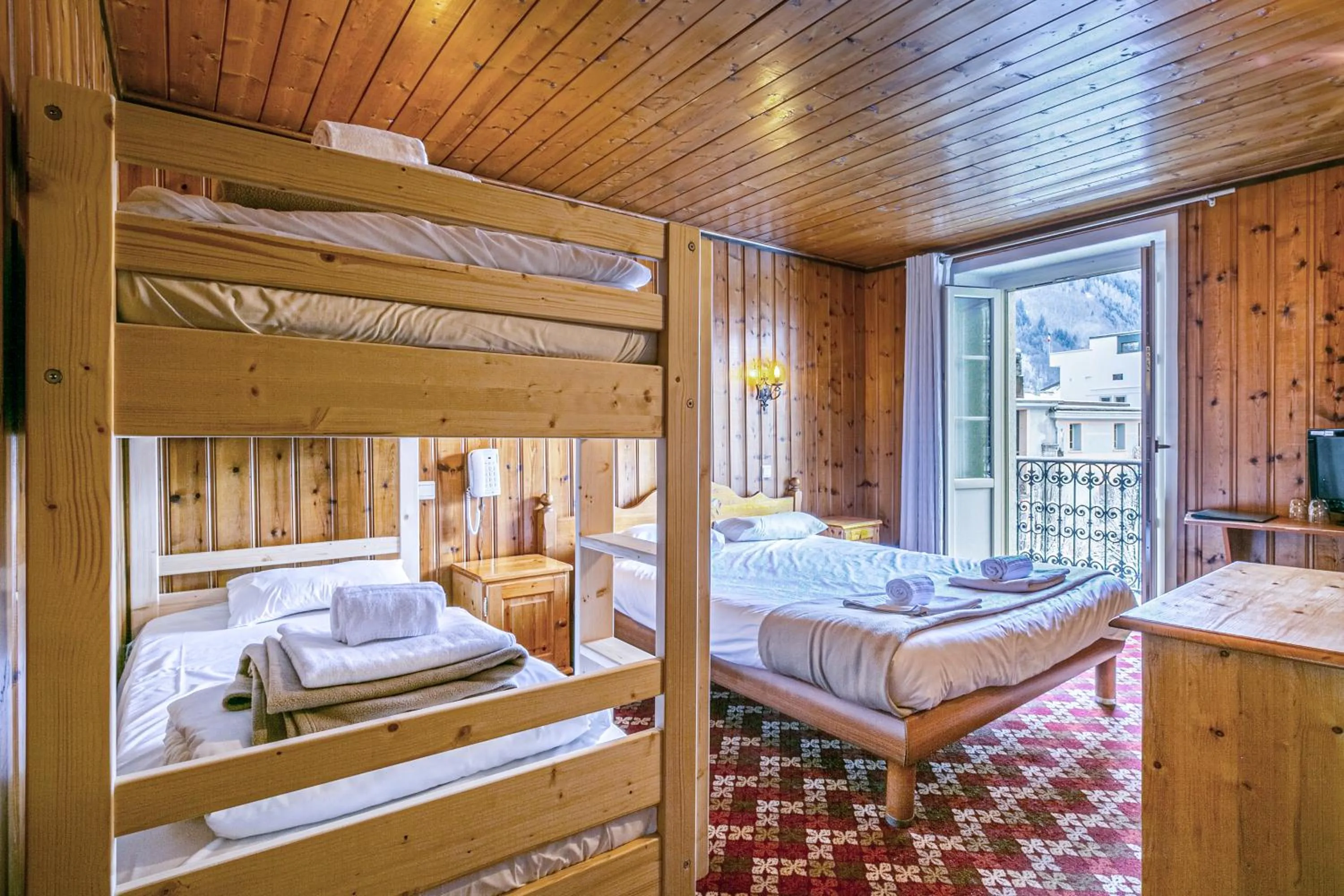 Photo of the whole room, Bed in Hotel Le Chamonix