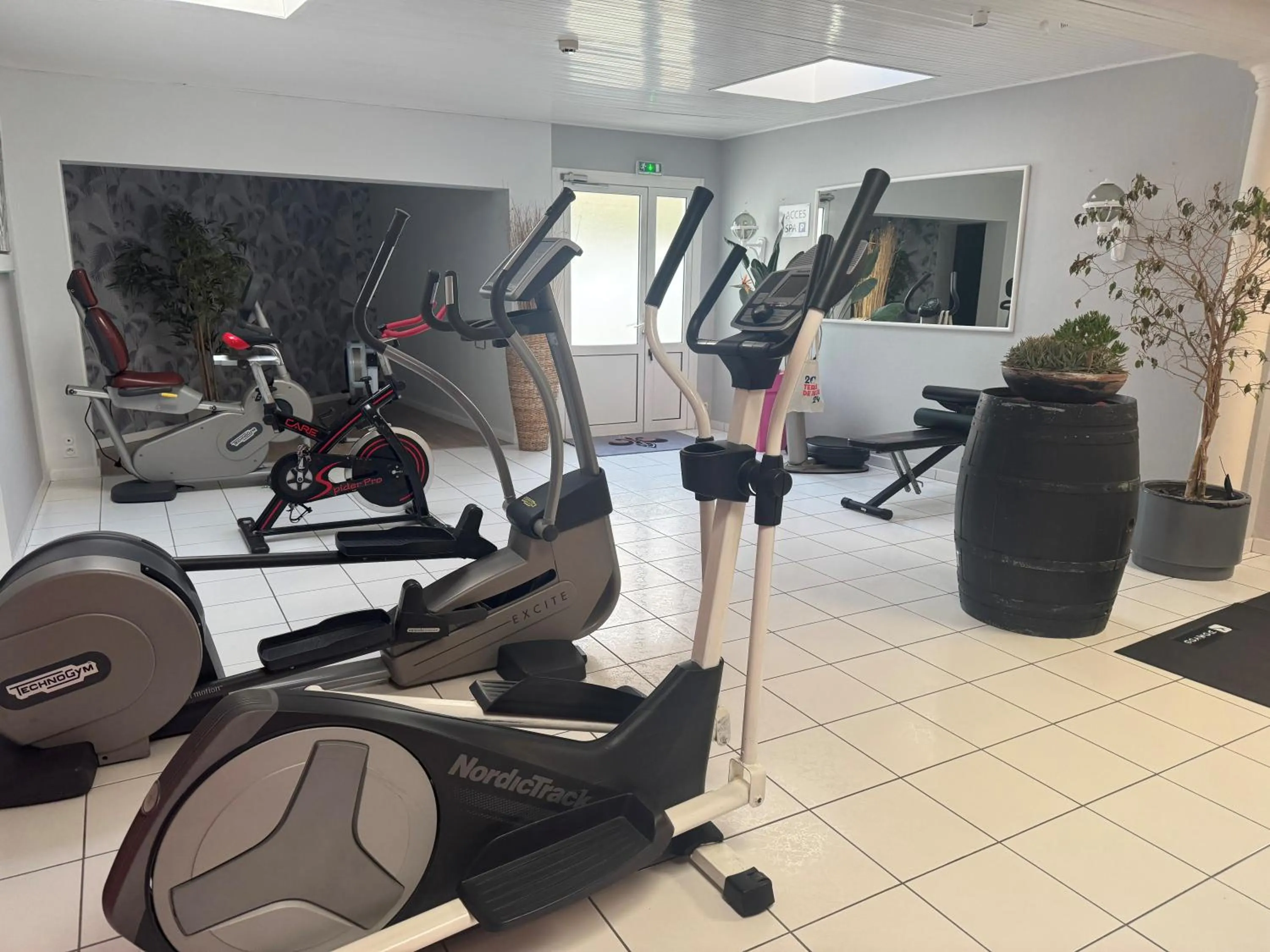 Fitness centre/facilities in Hôtel Calme Des Pins & Spa