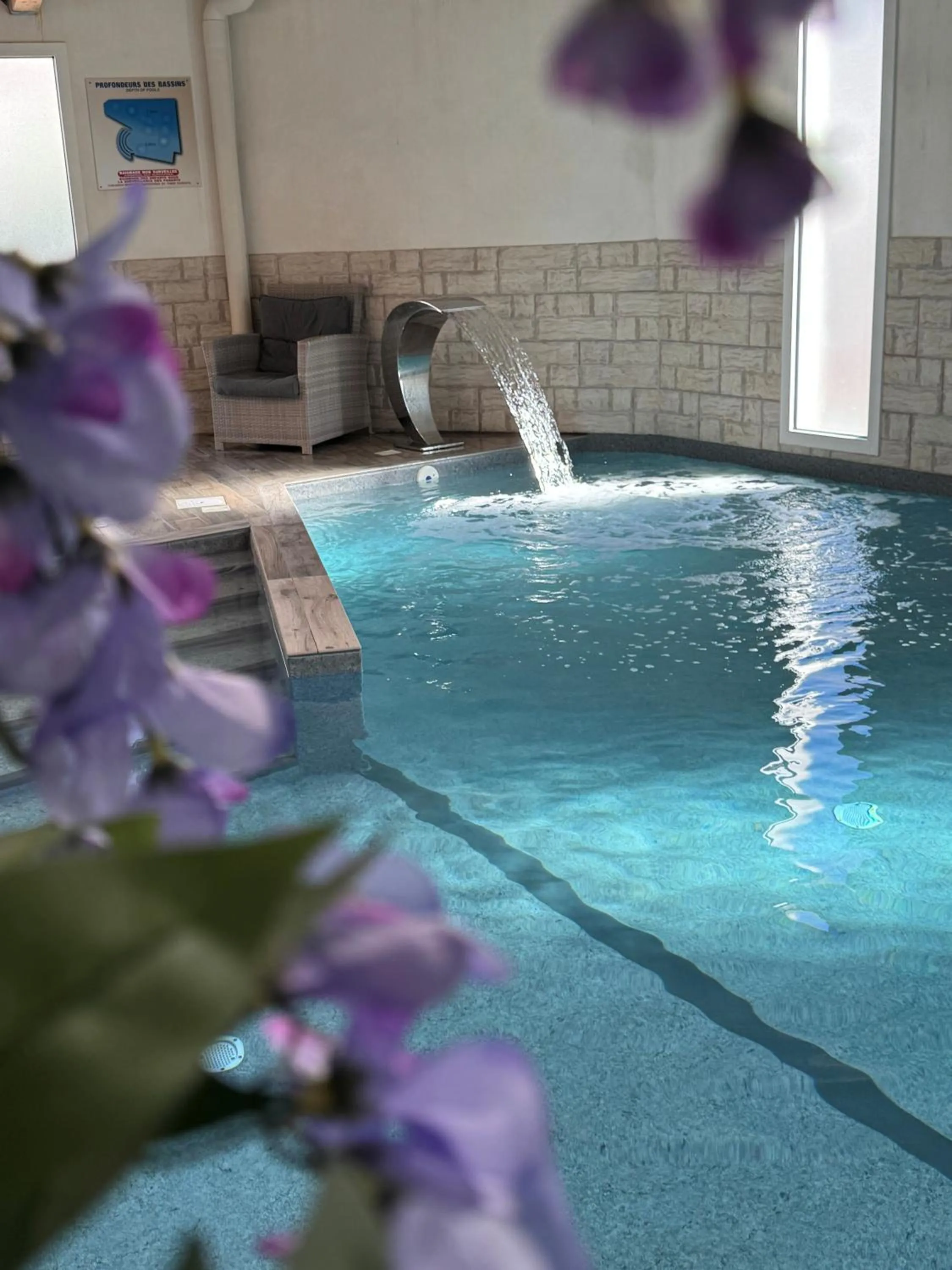 Swimming pool in Hôtel Calme Des Pins & Spa