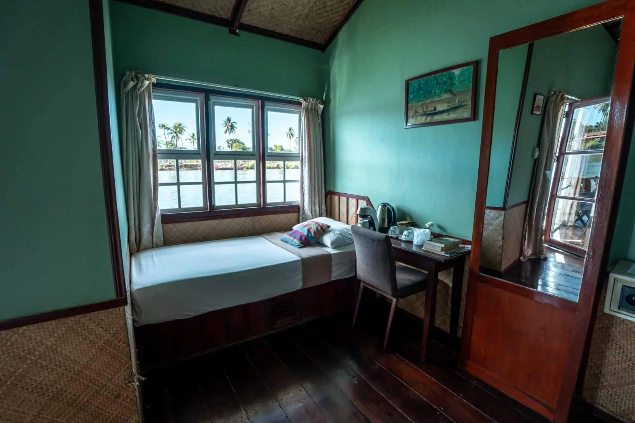 Bed in Sala Done Khone Hotel