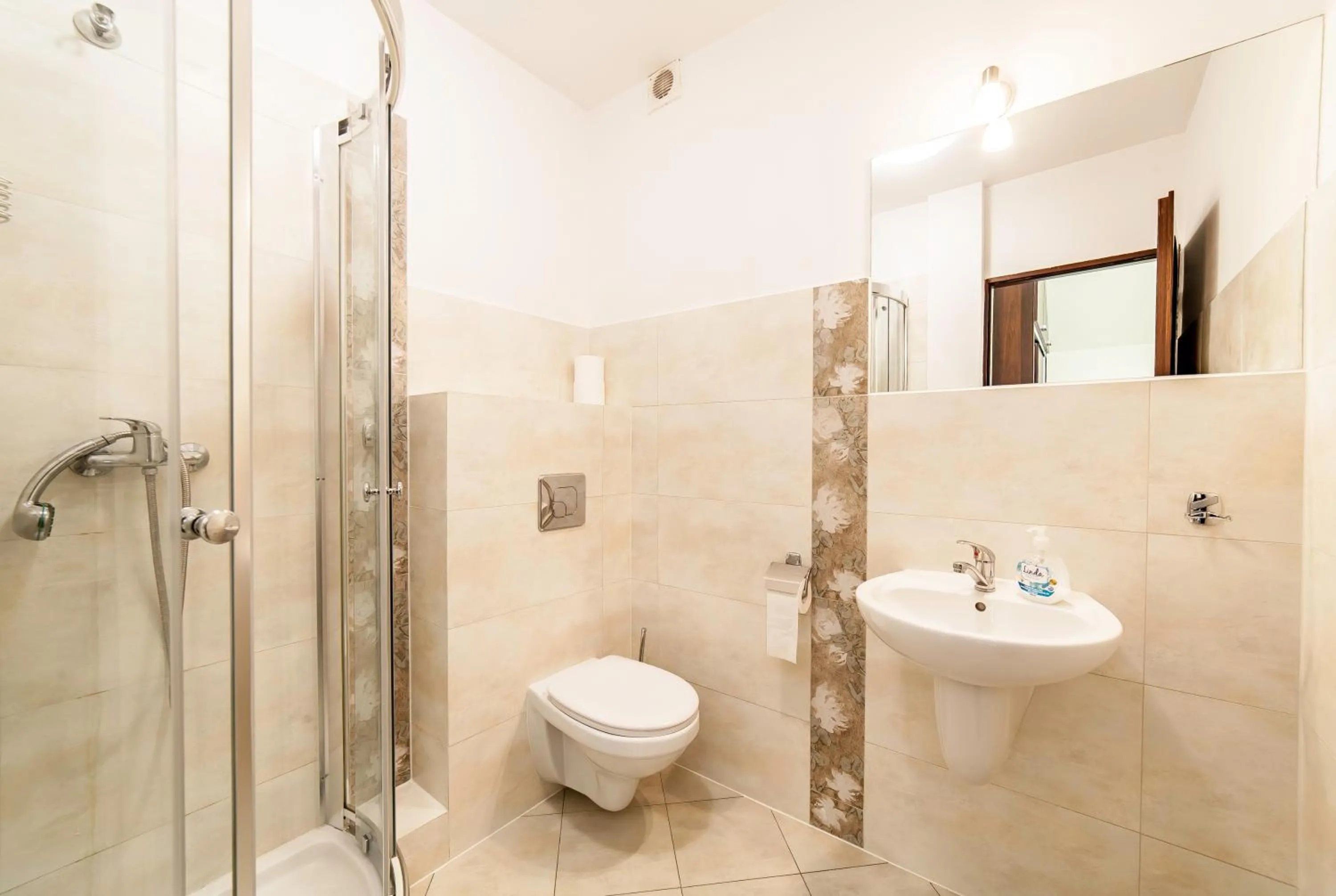 Photo of the whole room in Willa Atena