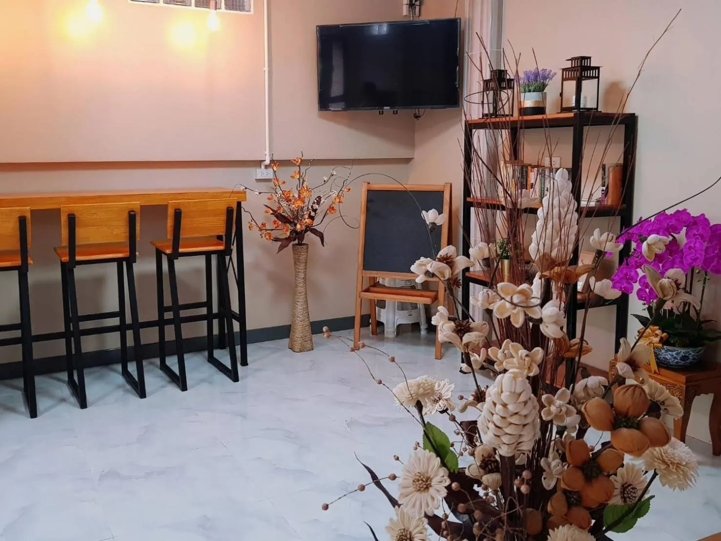 Living room in Baan U-Sabai บ้านอยู่สบาย