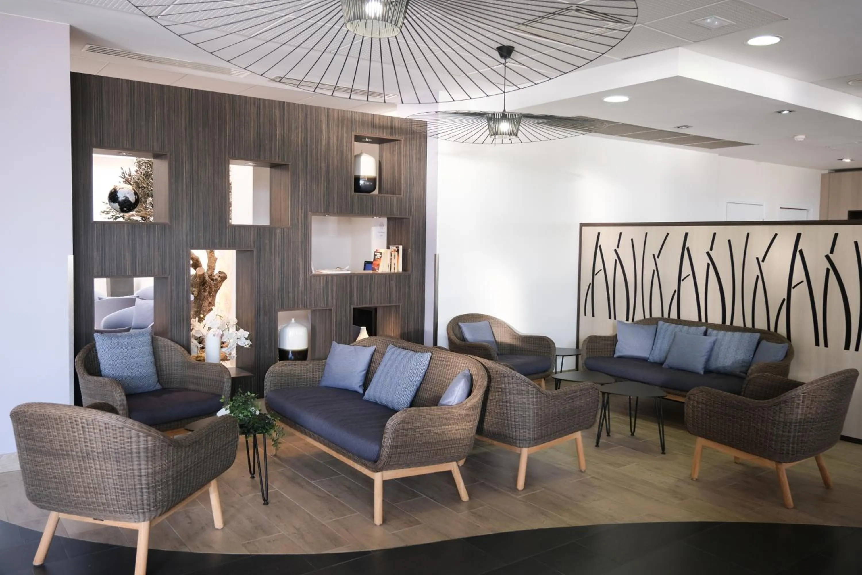 Lounge or bar in Thalazur Antibes - Hôtel & Spa