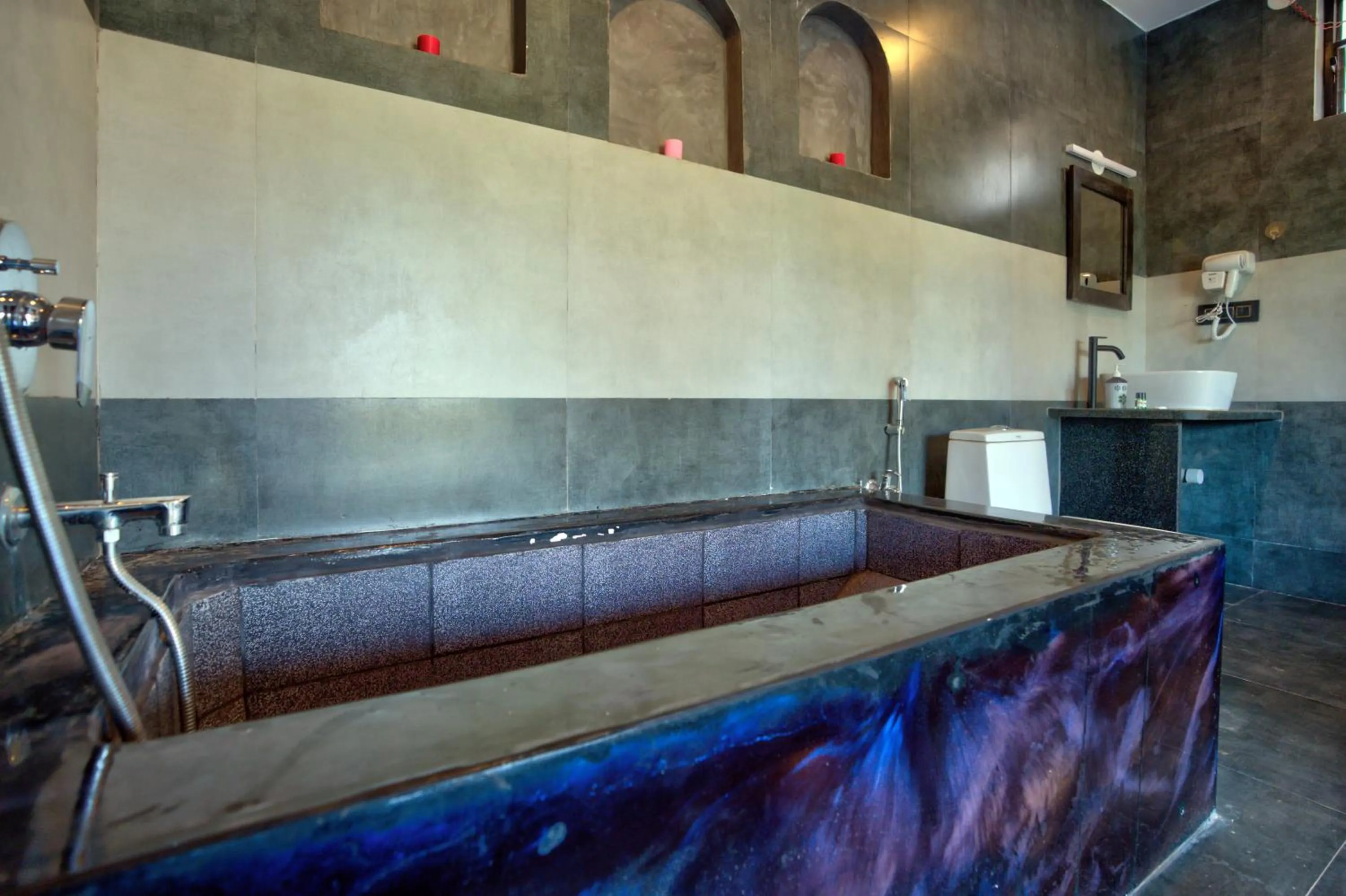 Hot Tub in Hotel Vaggi's Place