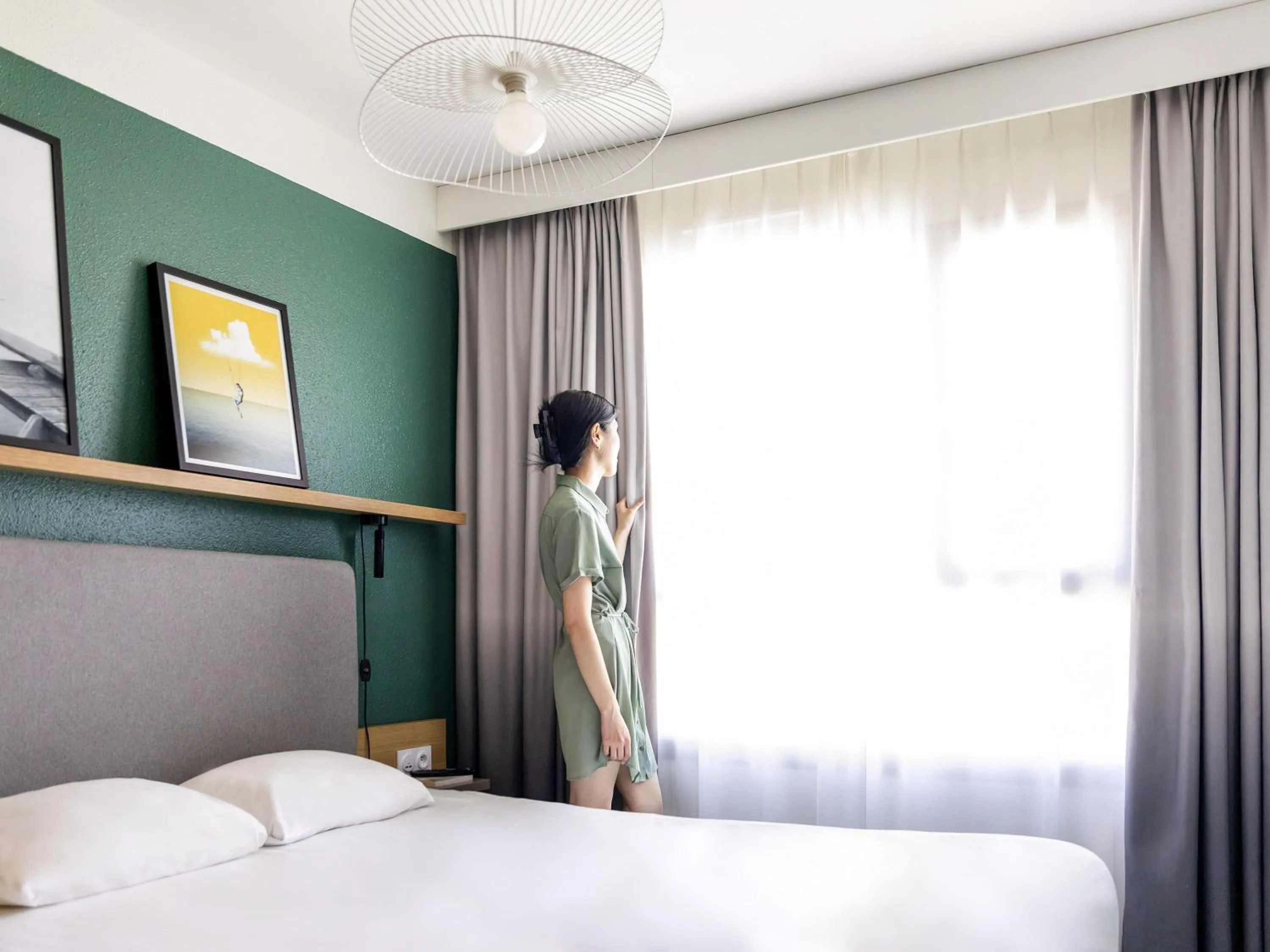 Bedroom, Bed in Aparthotel Adagio Annecy Centre