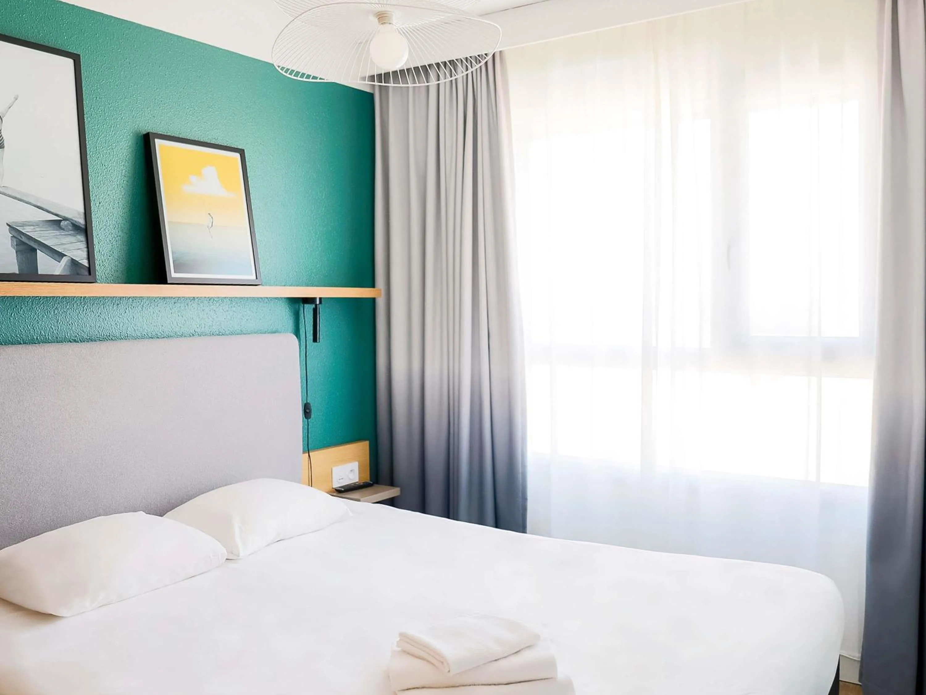 Bedroom, Bed in Aparthotel Adagio Annecy Centre