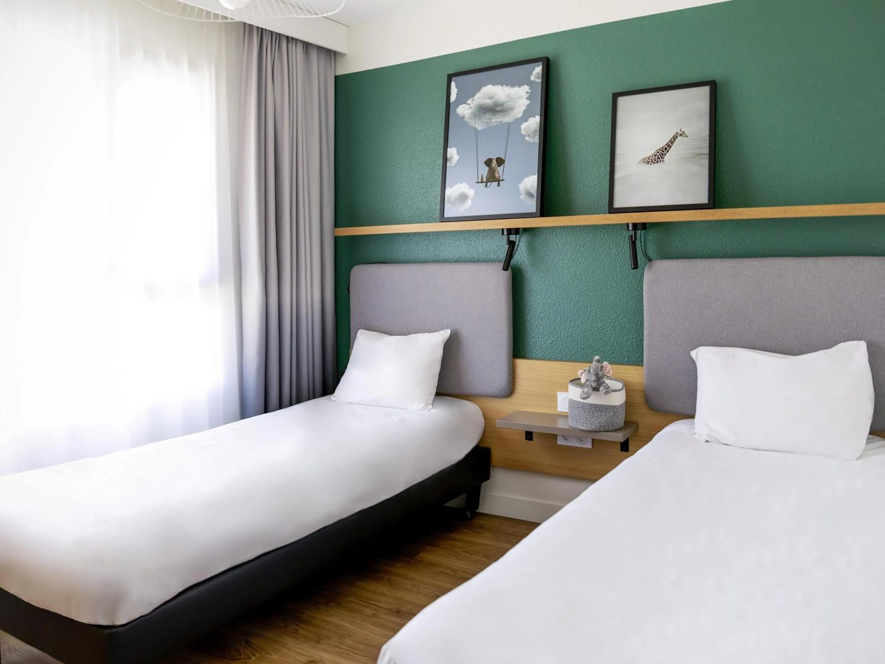 Bedroom, Bed in Aparthotel Adagio Annecy Centre