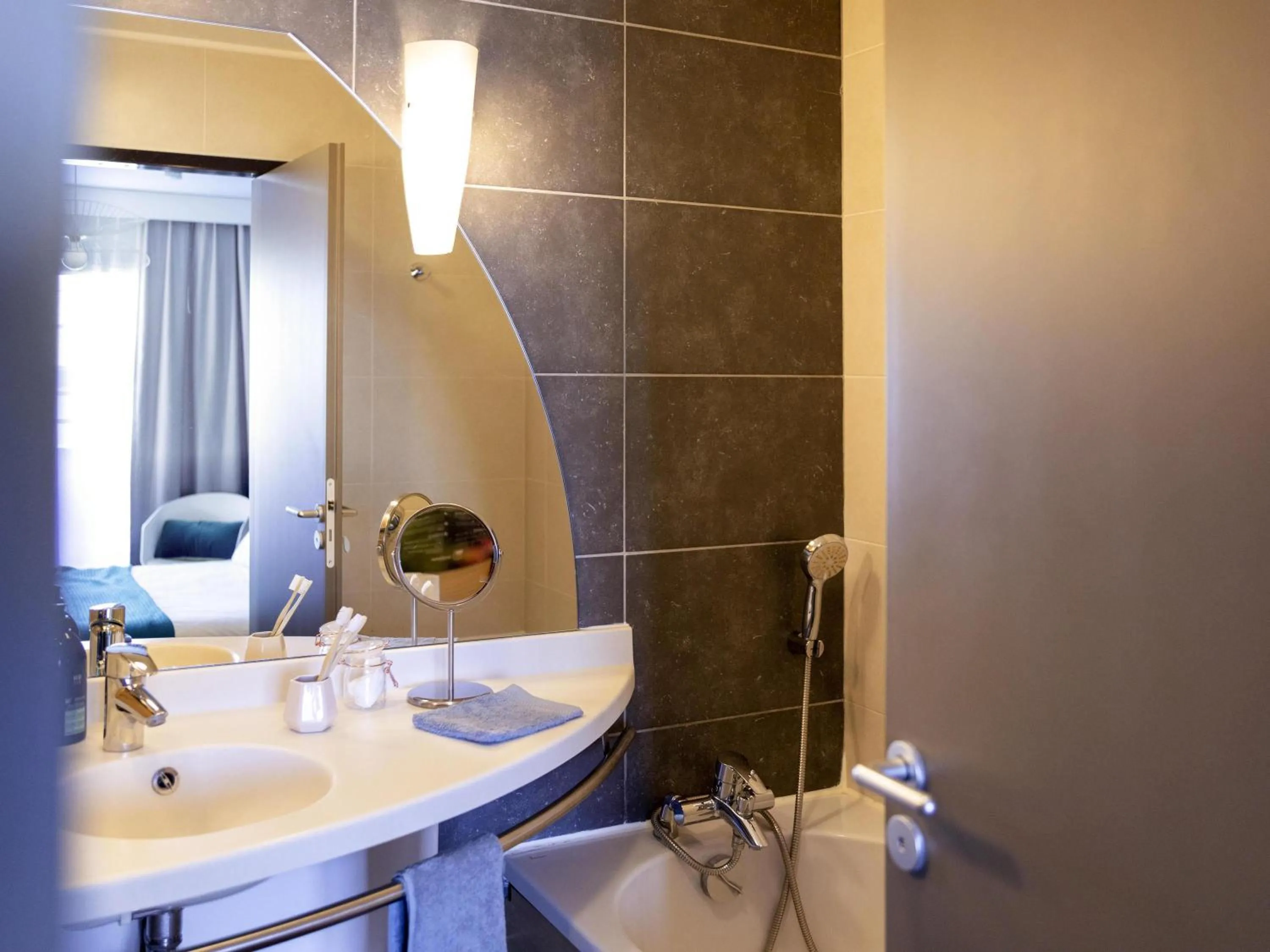 Bedroom in Aparthotel Adagio Annecy Centre