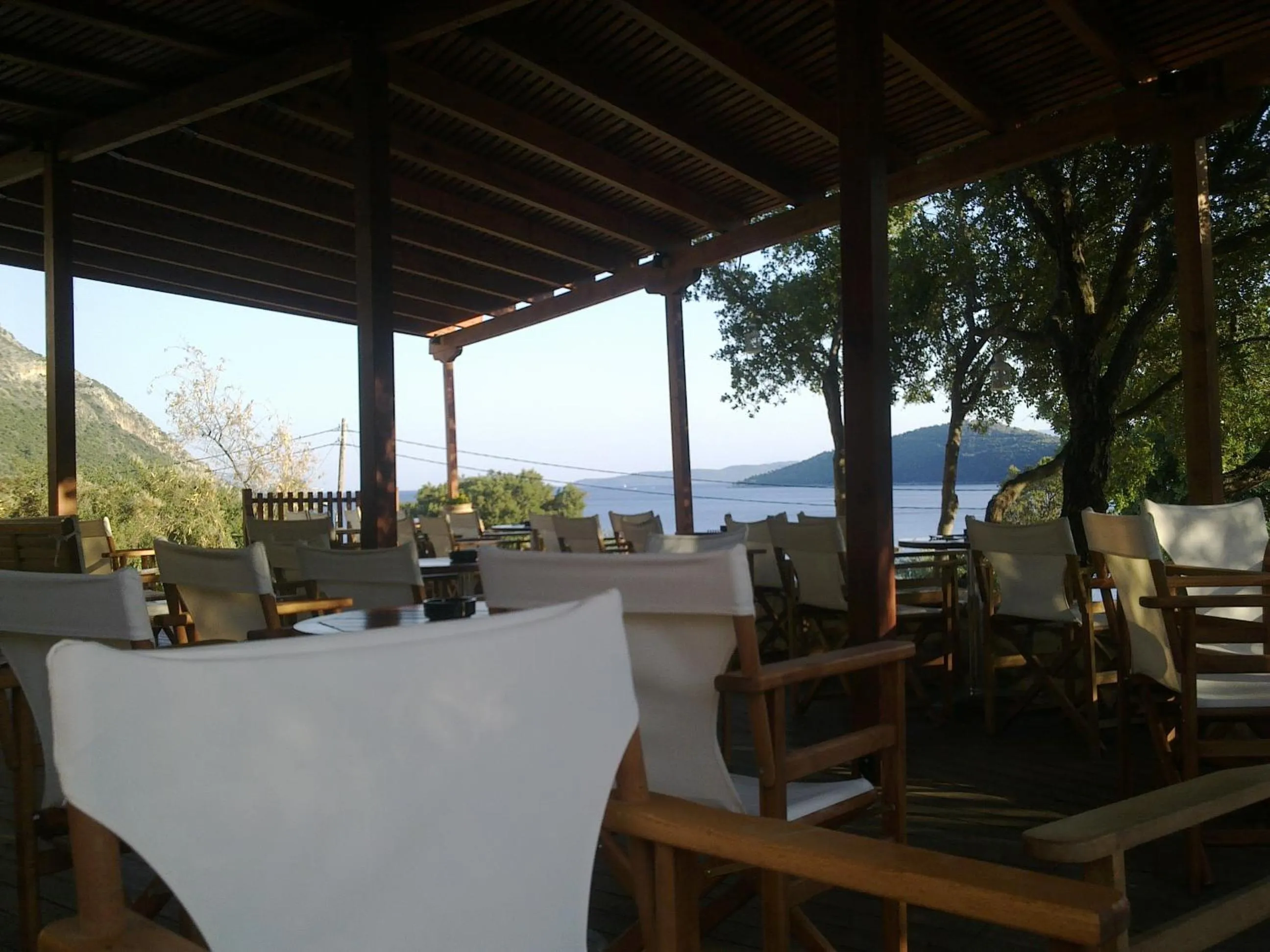 Restaurant/places to eat in Mikros Gialos Apartments