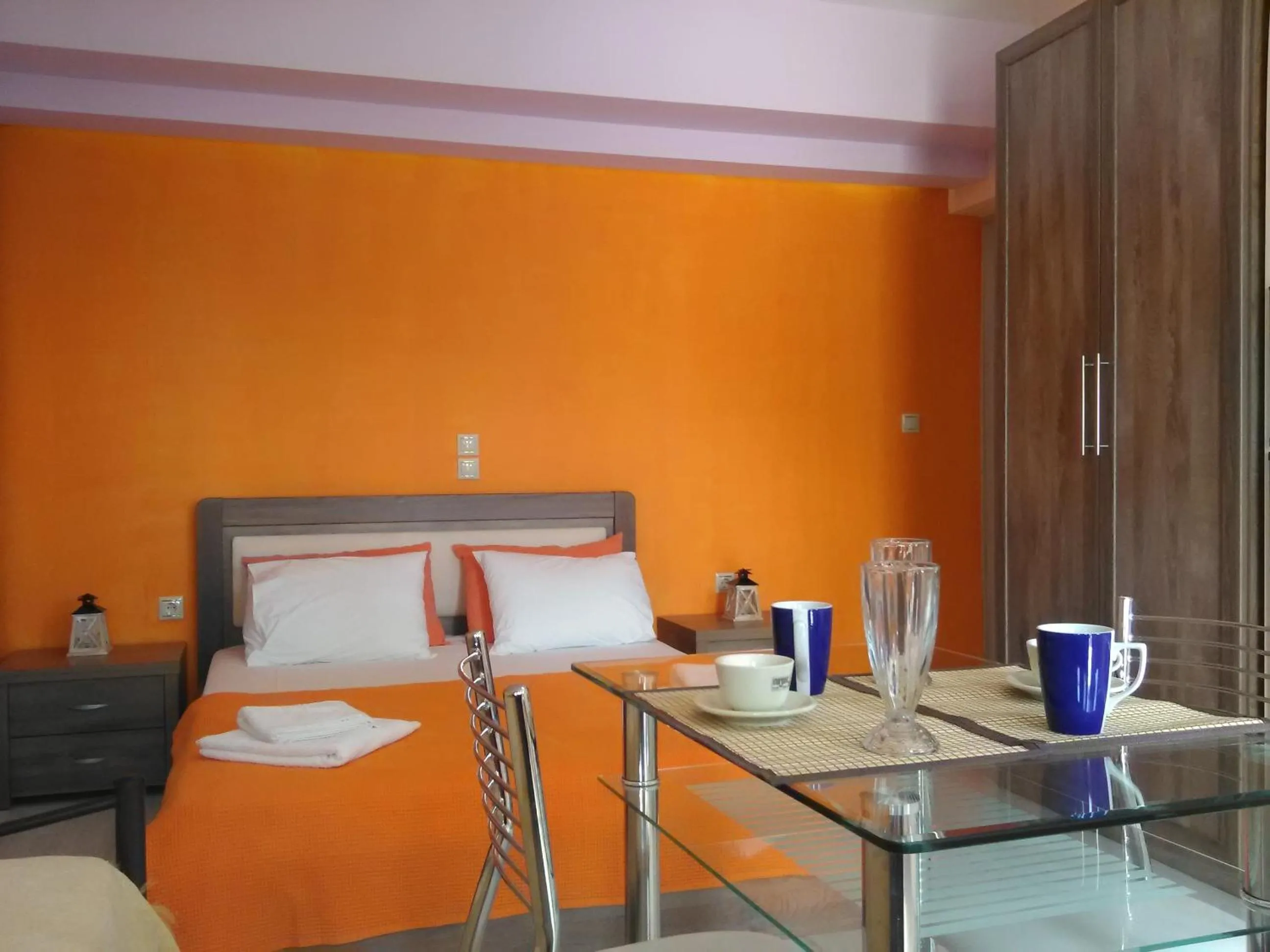 Dining area, Bed in Mikros Gialos Apartments