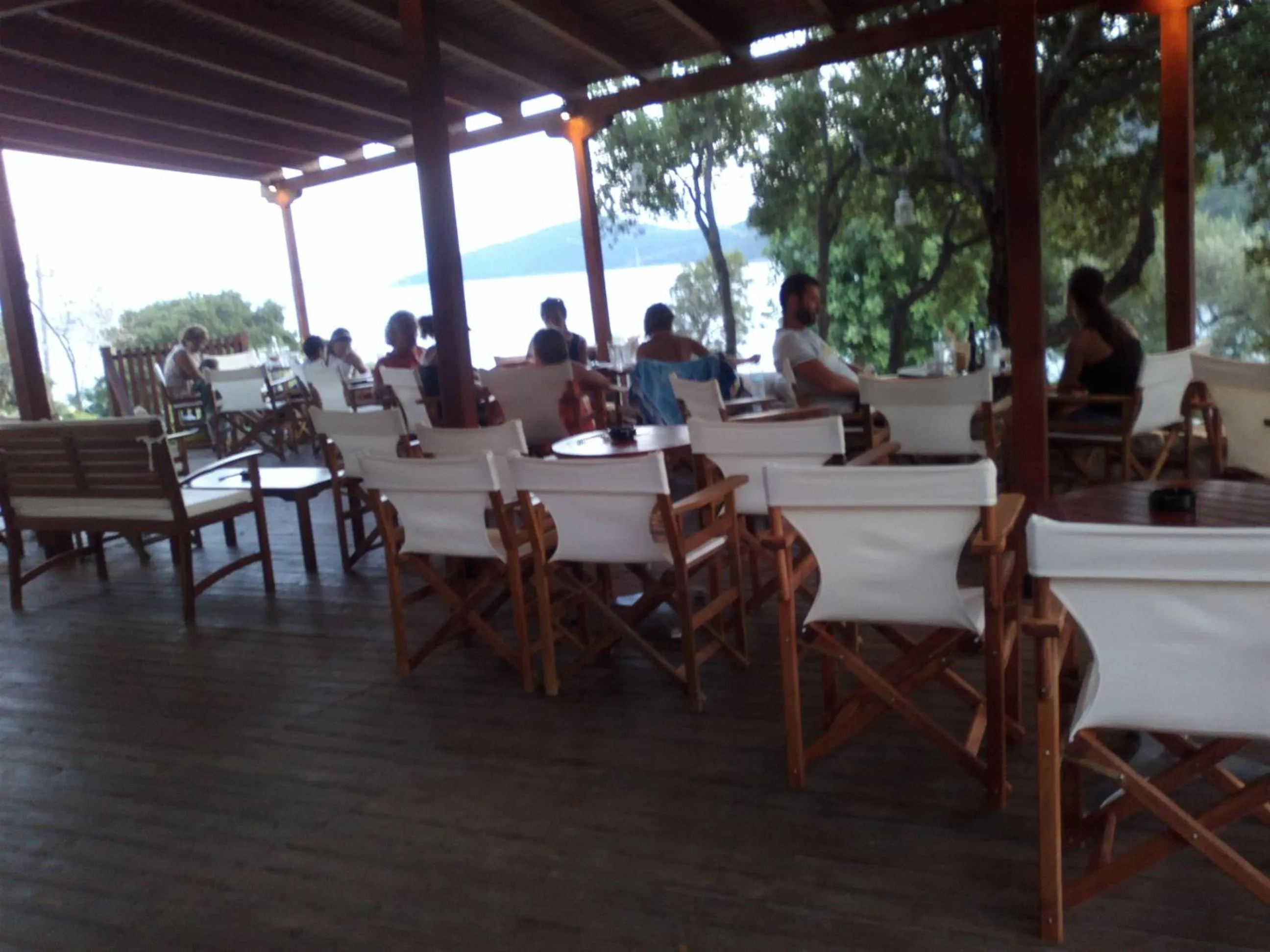 Restaurant/places to eat in Mikros Gialos Apartments