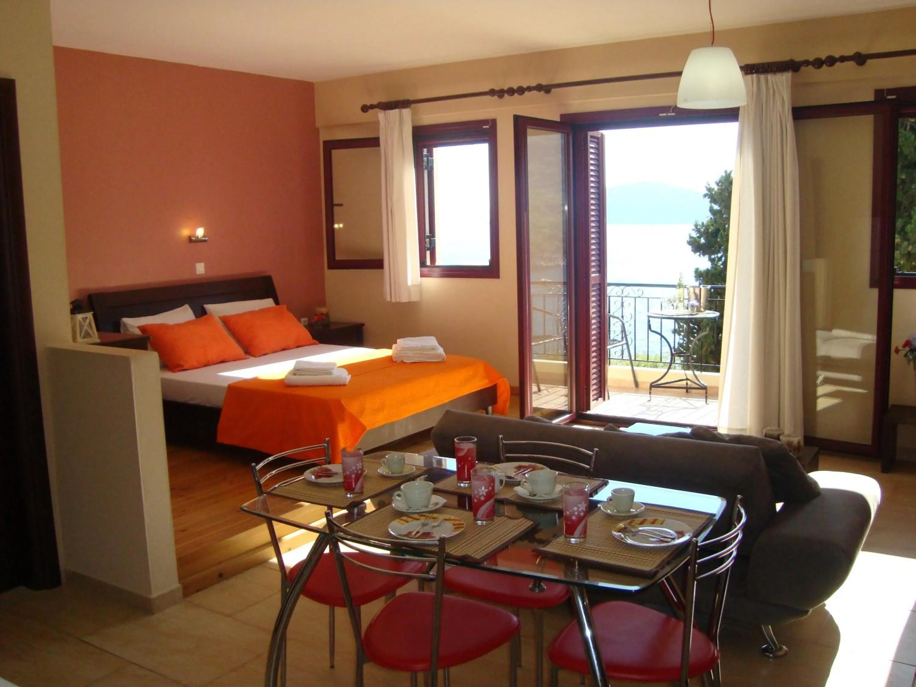 Photo of the whole room, Bed in Mikros Gialos Apartments
