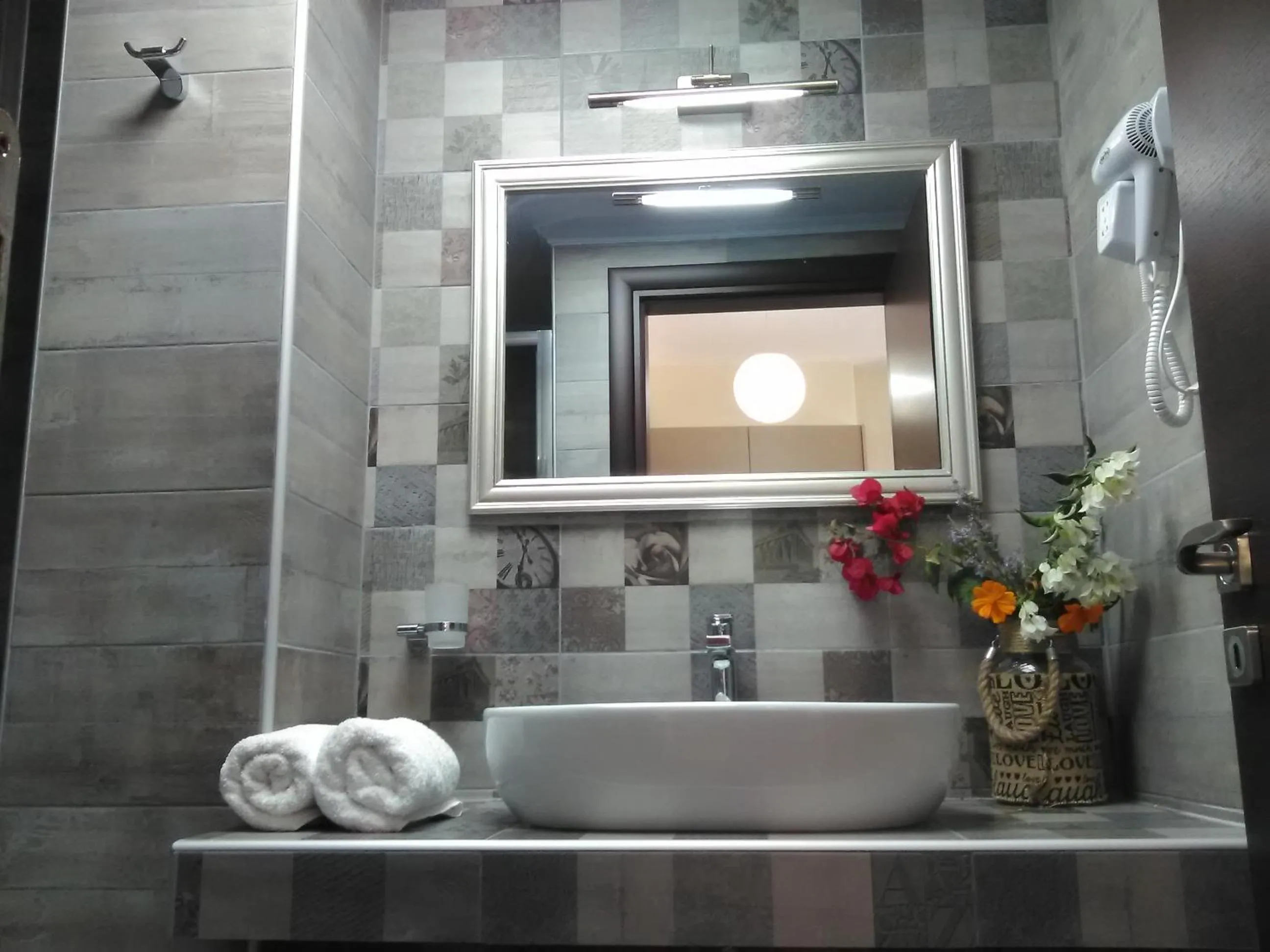 Bathroom in Mikros Gialos Apartments