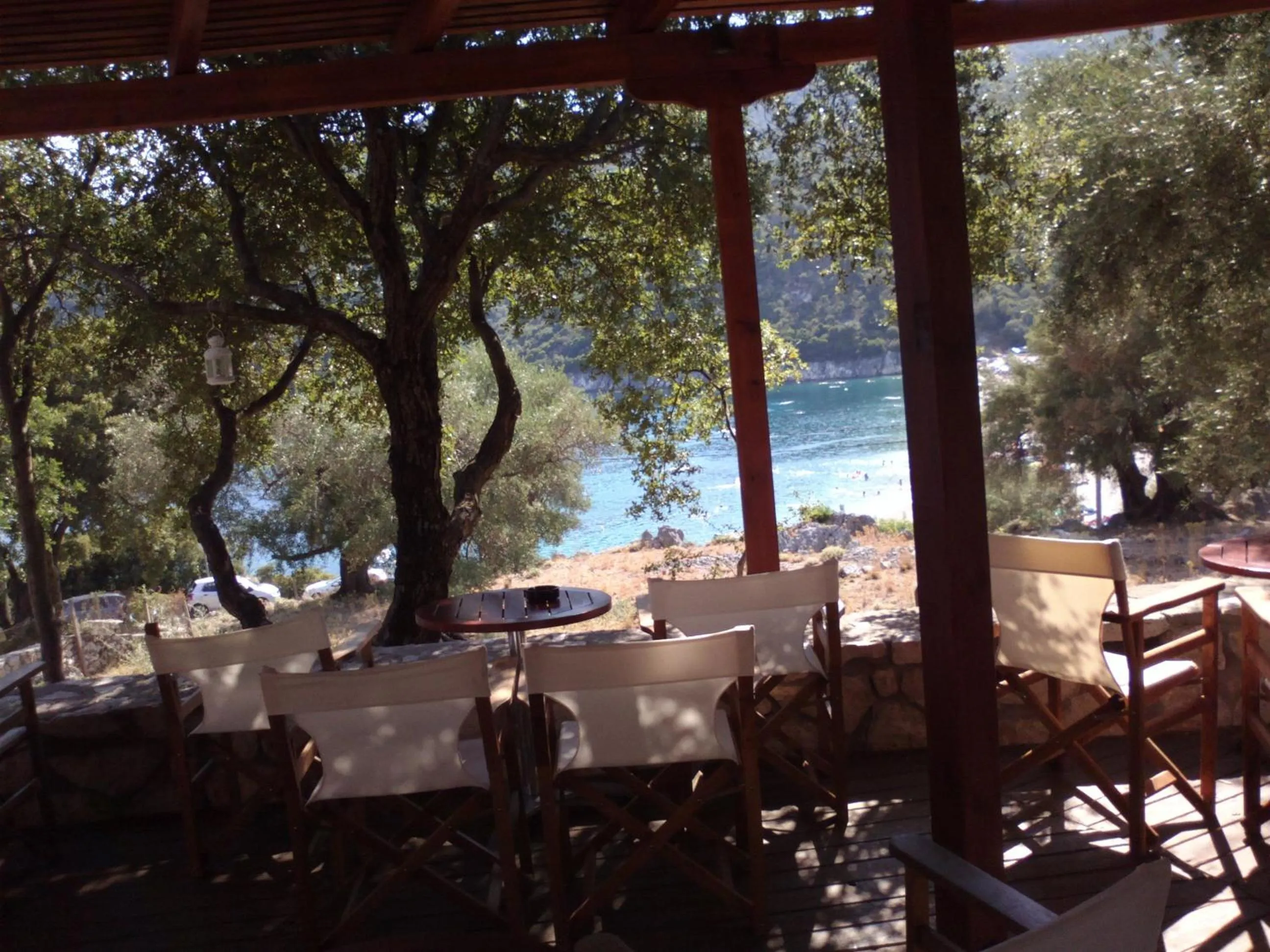 Restaurant/places to eat in Mikros Gialos Apartments