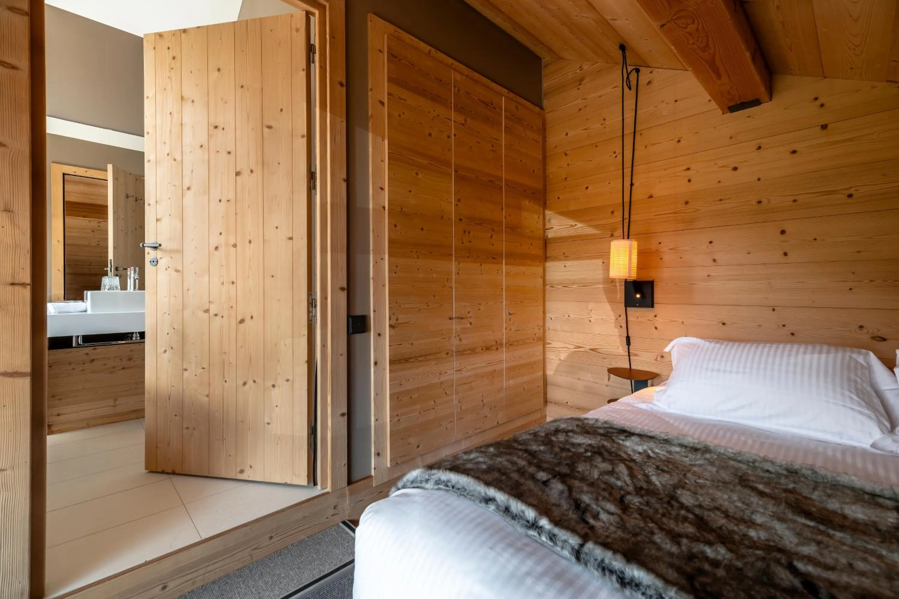 Bed in Le Chalet Blanc Hôtel & Spa