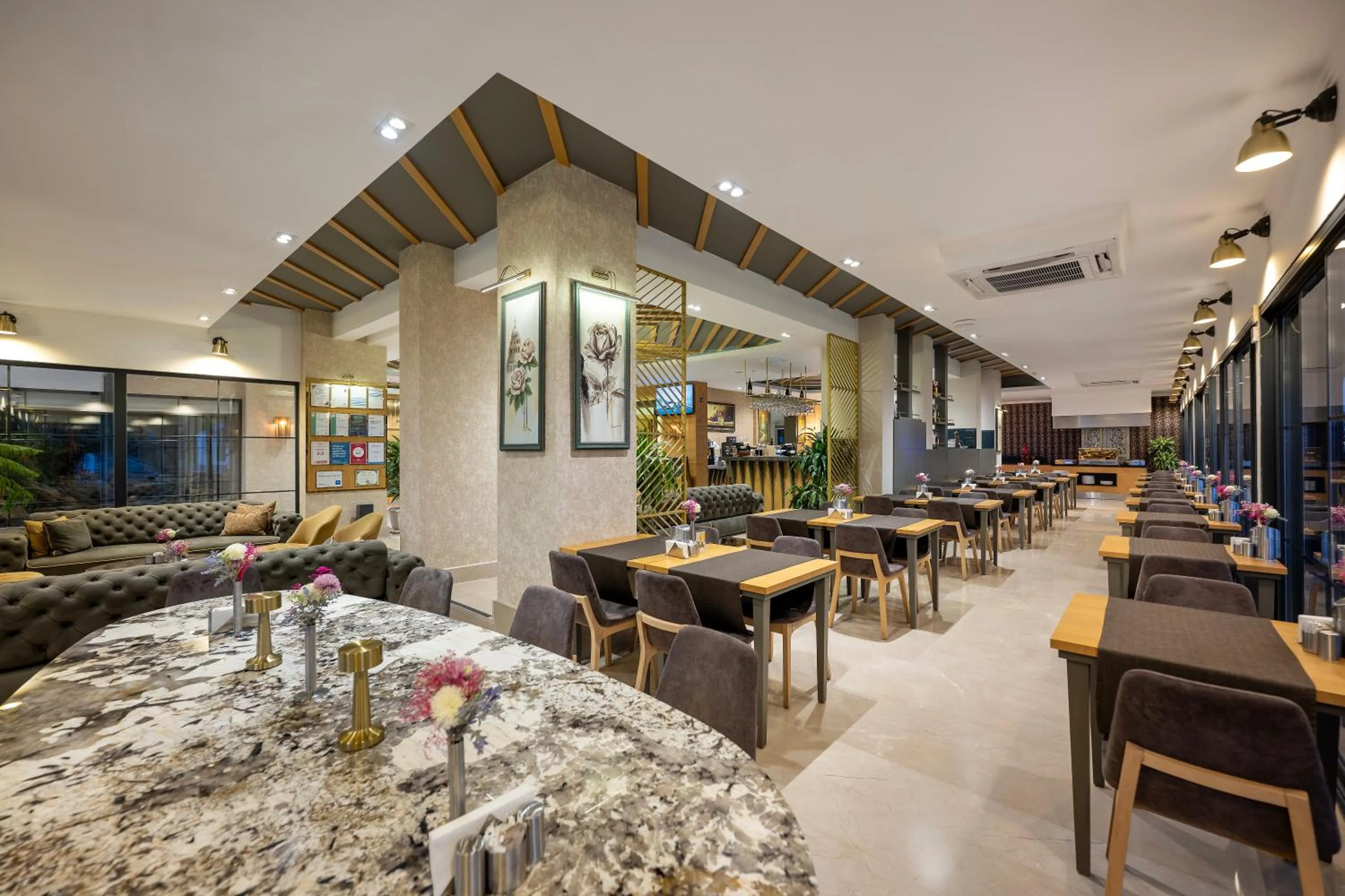 Restaurant/places to eat in Sealife Lounge - Adult only