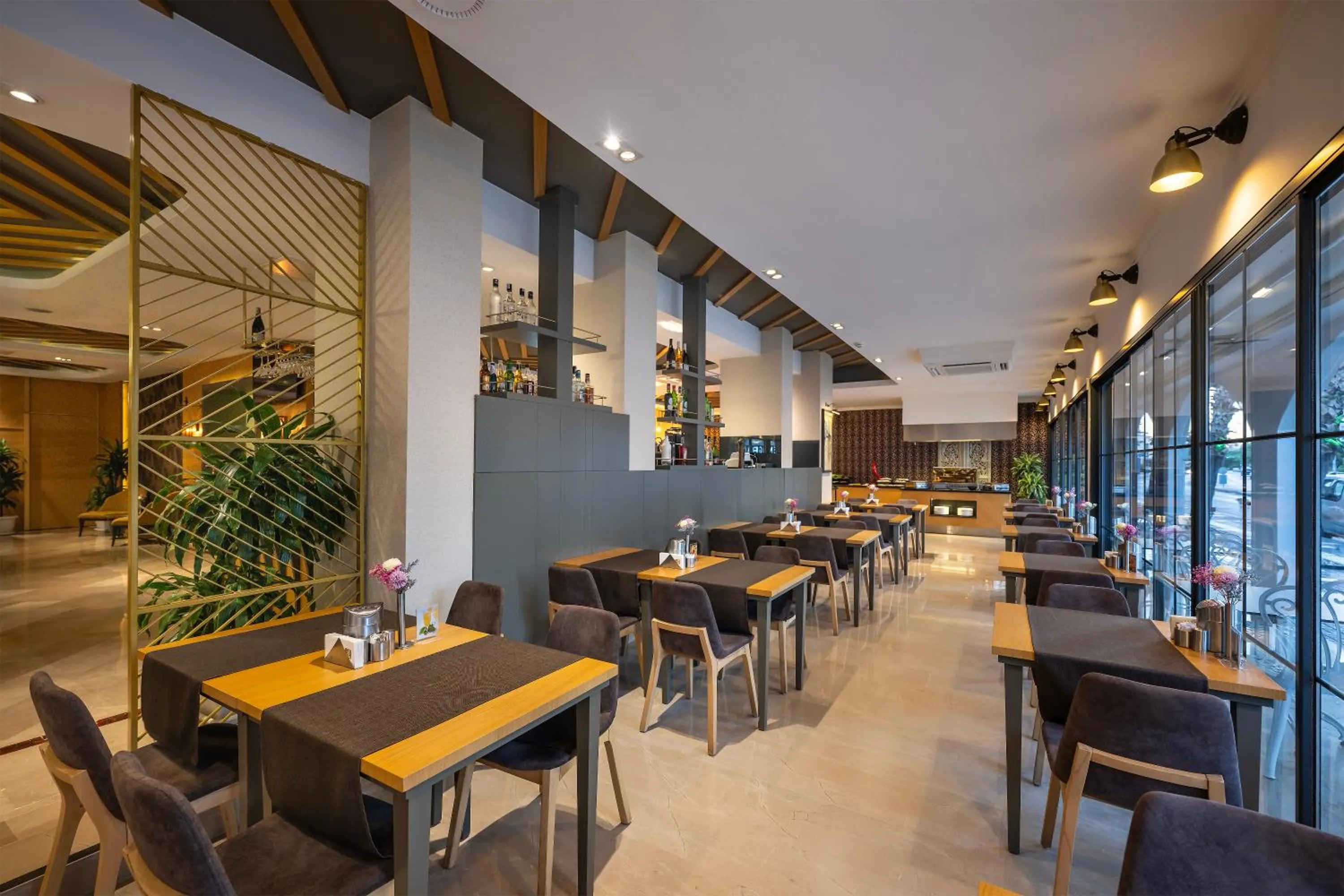 Restaurant/places to eat in Sealife Lounge - Adult only