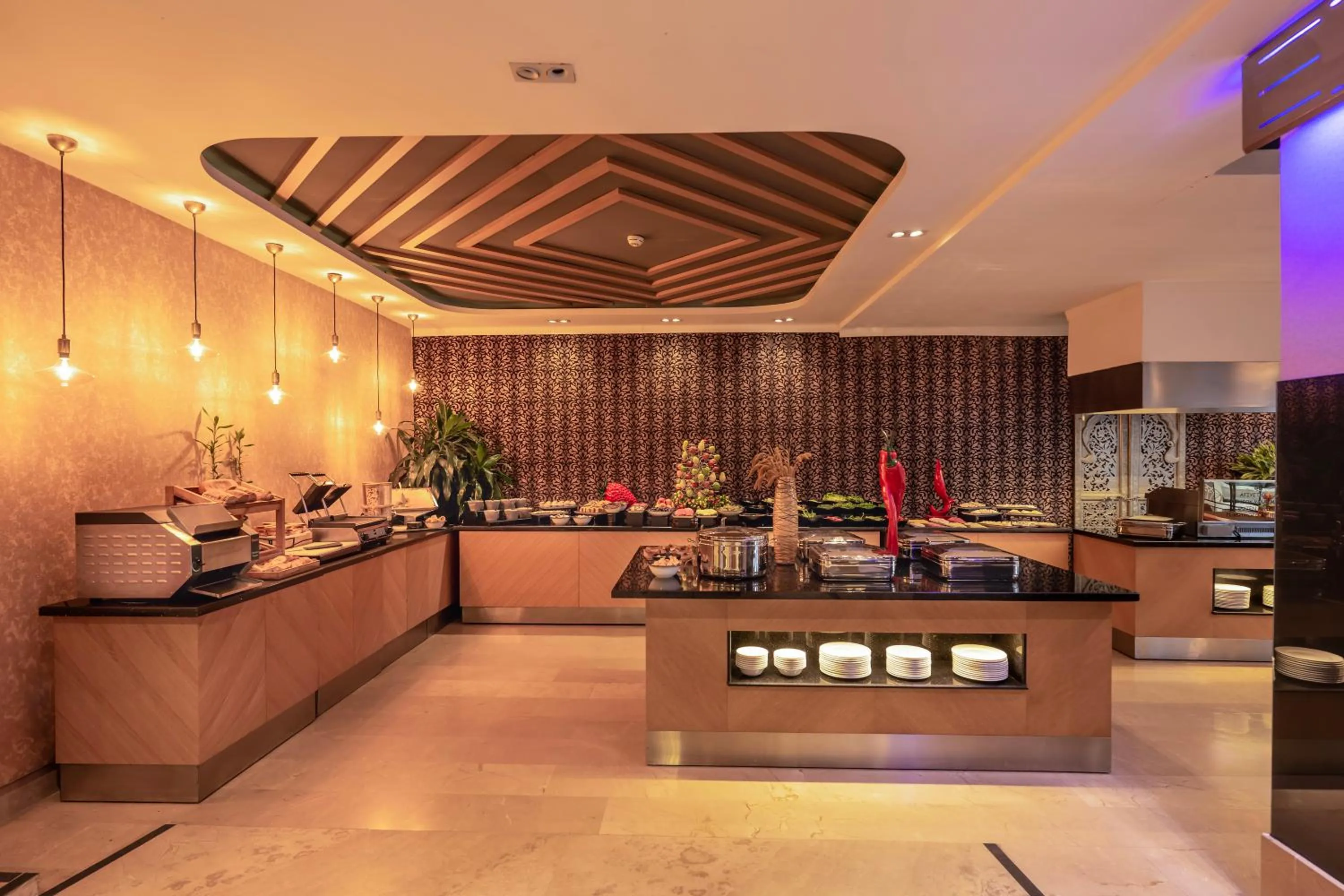 Food and drinks in Sealife Lounge - Adult only