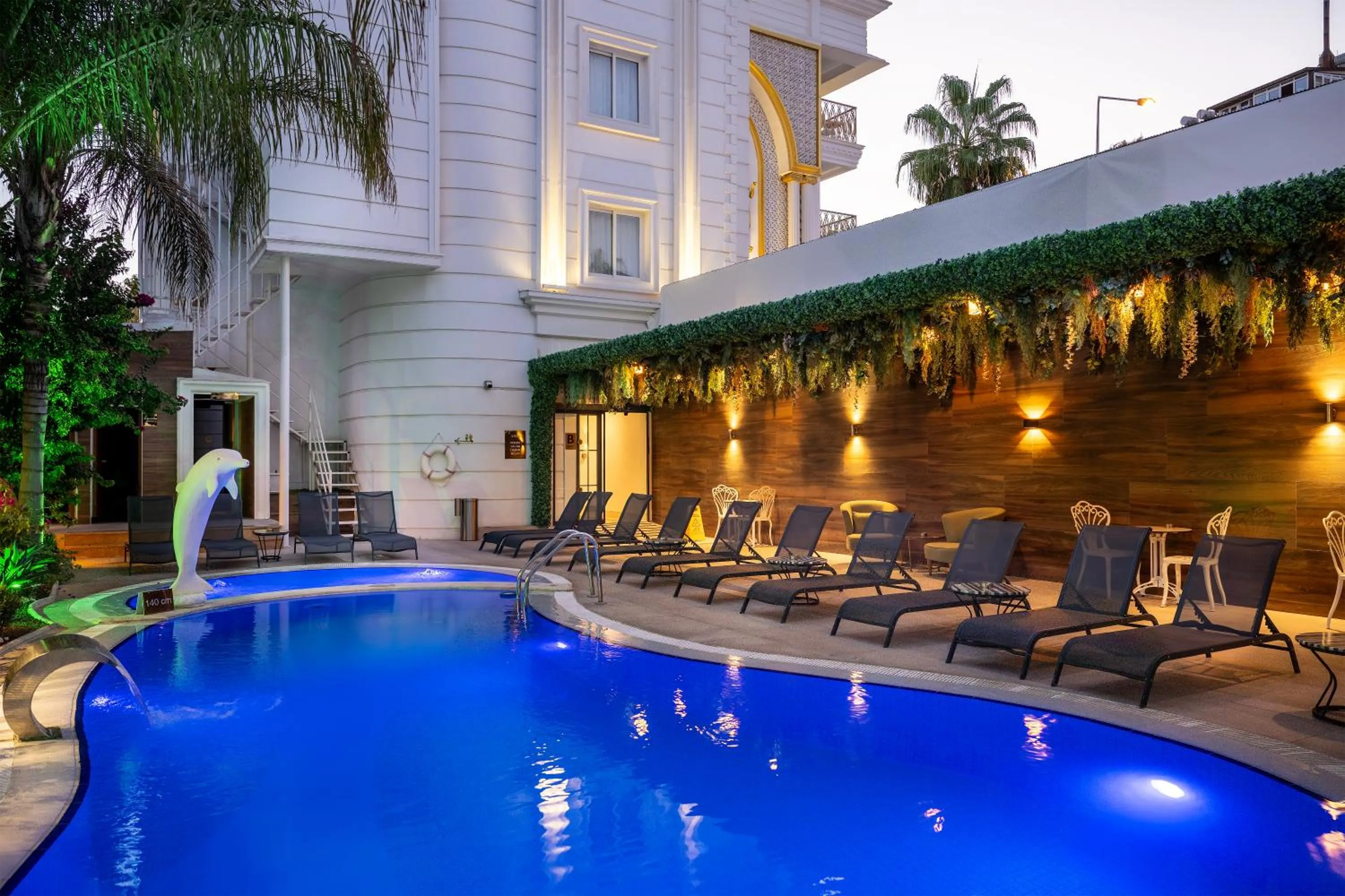 Pool view in Sealife Lounge - Adult only