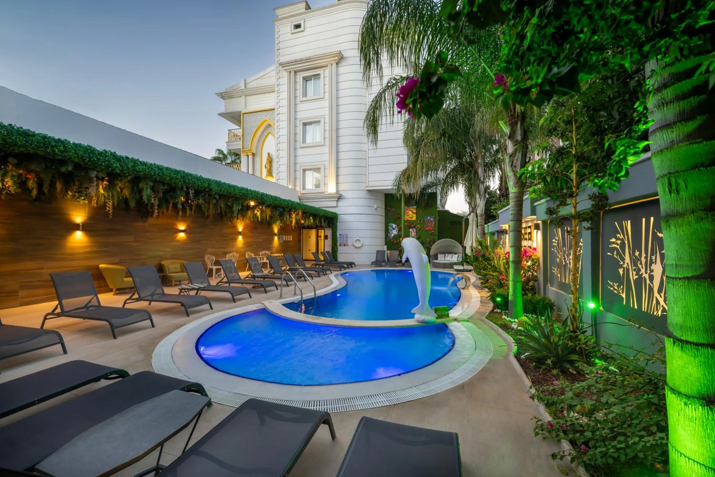 Pool view in Sealife Lounge - Adult only