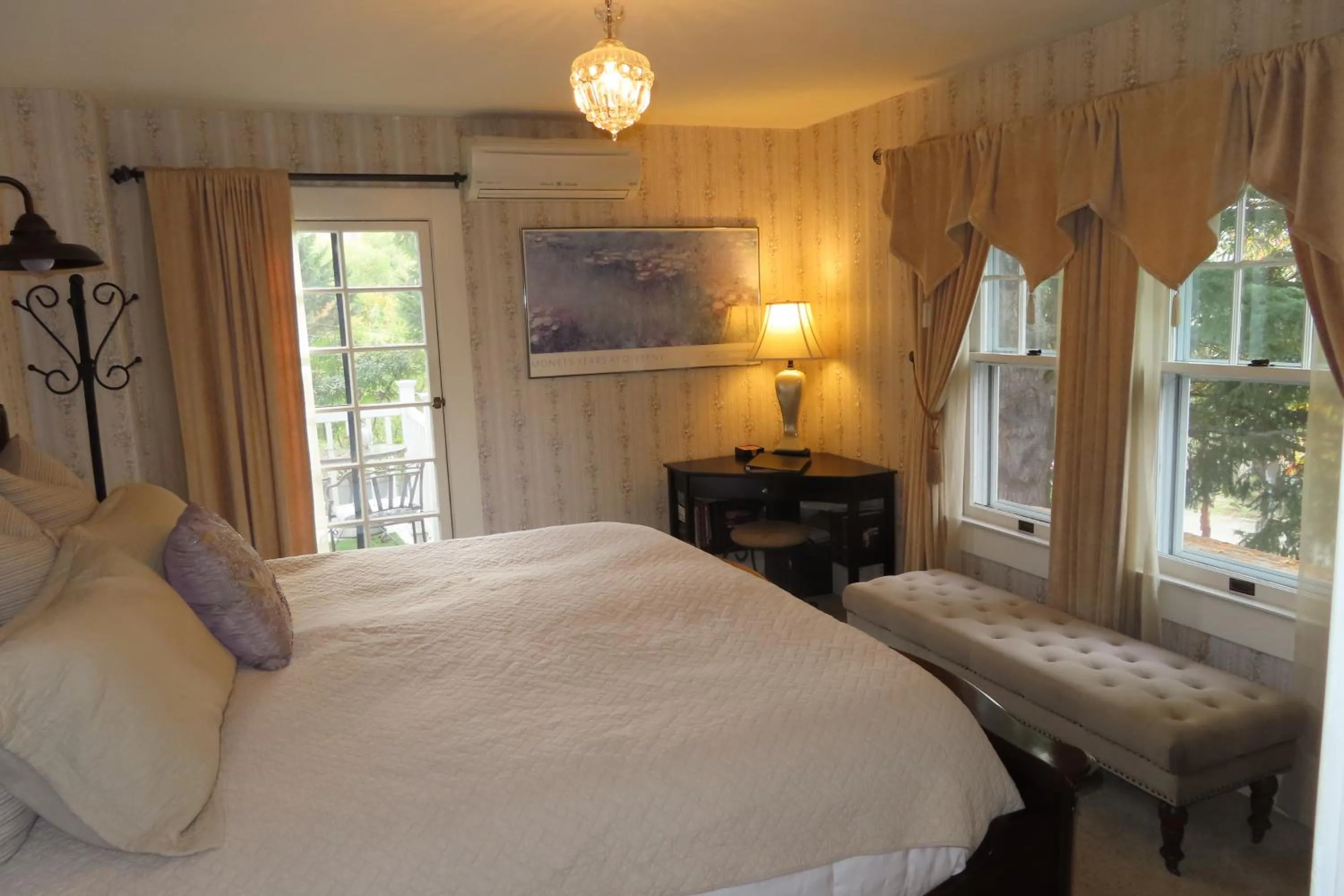 Bed in Terraluna Inn