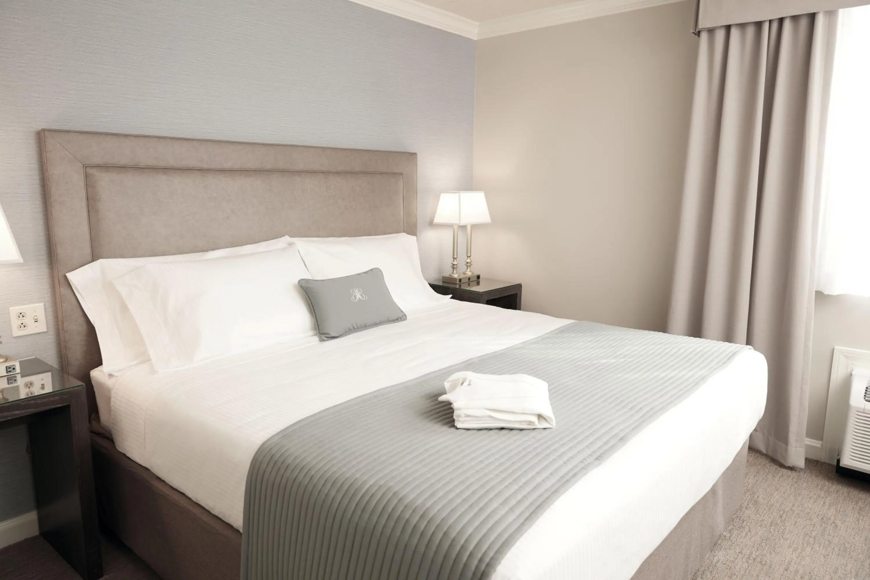 Bed in Ethan Allen Hotel