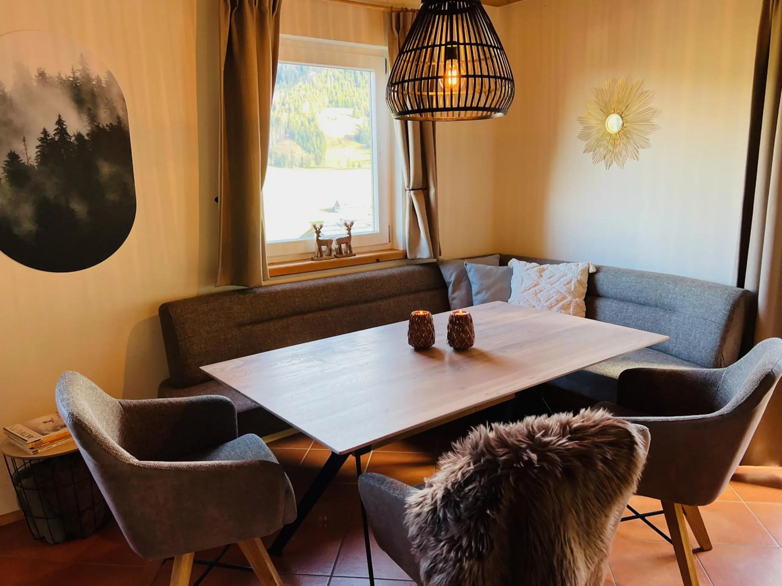 Dining area in Alpendorf Dachstein West by ALPS RESORTS