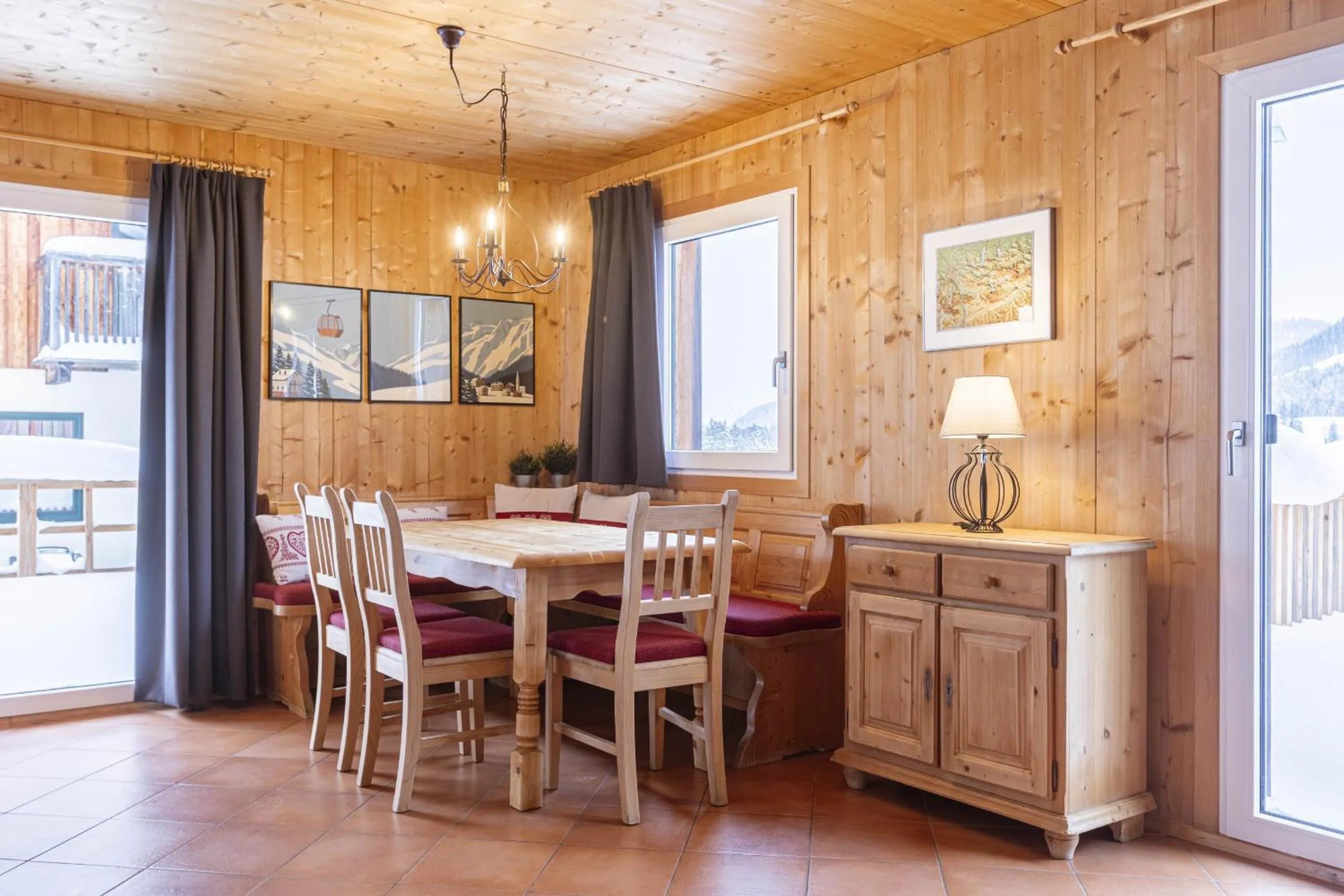 Dining area in Alpendorf Dachstein West by ALPS RESORTS