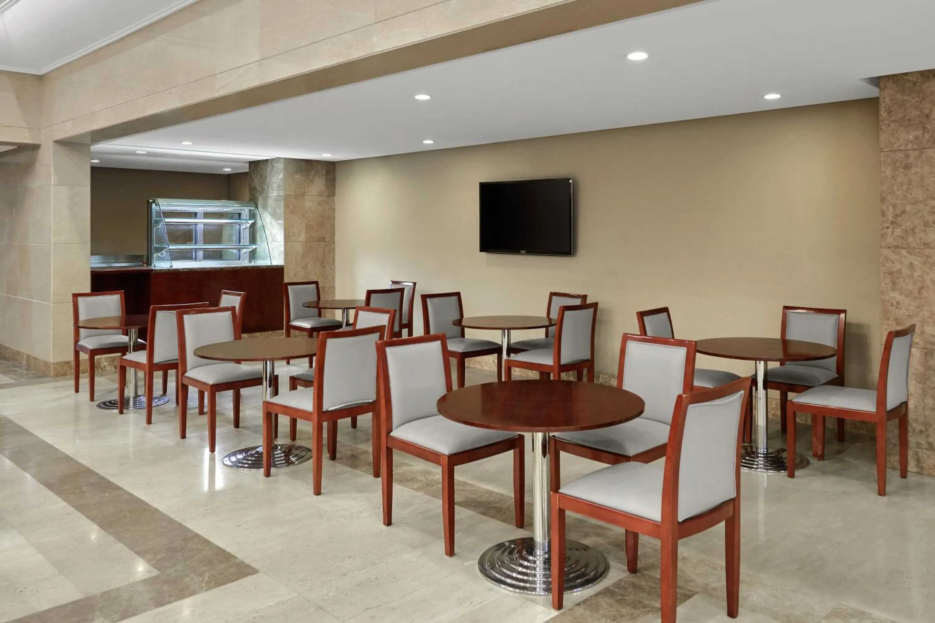 Restaurant/places to eat in Makarem Mina Hotel