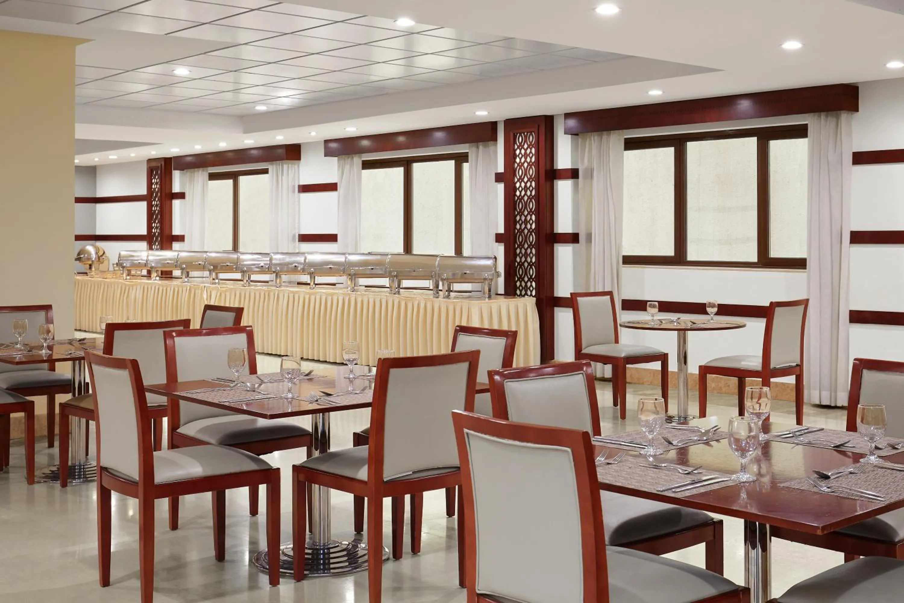 Restaurant/places to eat in Makarem Mina Hotel