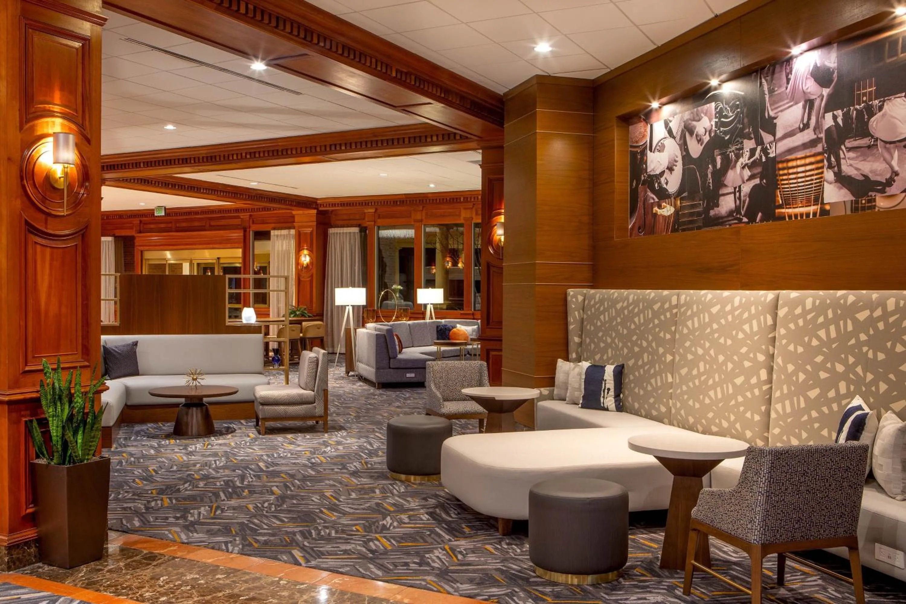 Lobby or reception in Sheraton Music City Nashville Airport