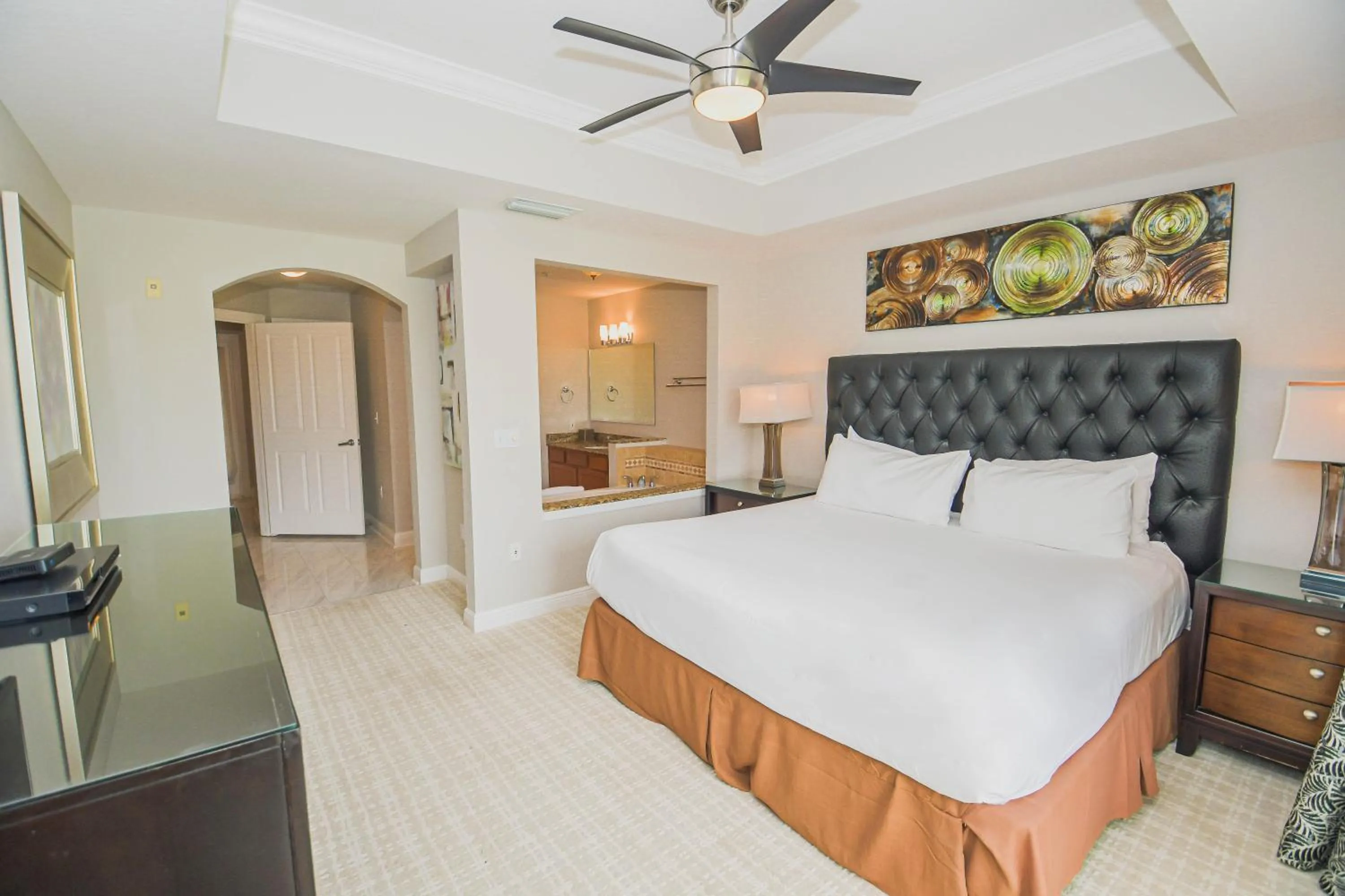 Bathroom, Bed in Reunion Resort & Golf Club