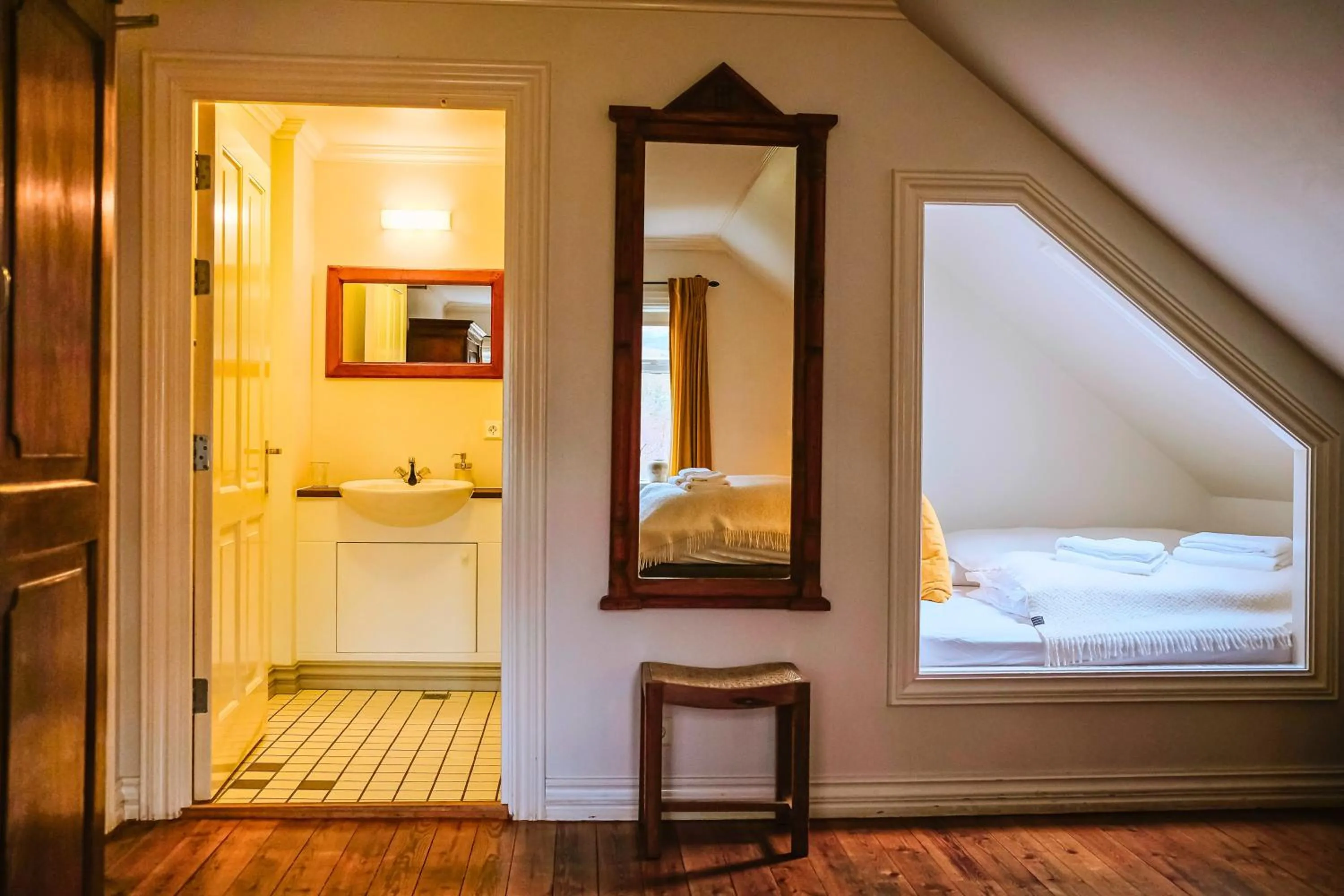 Bathroom, Bed in Bankinn - Hotel by Aldan