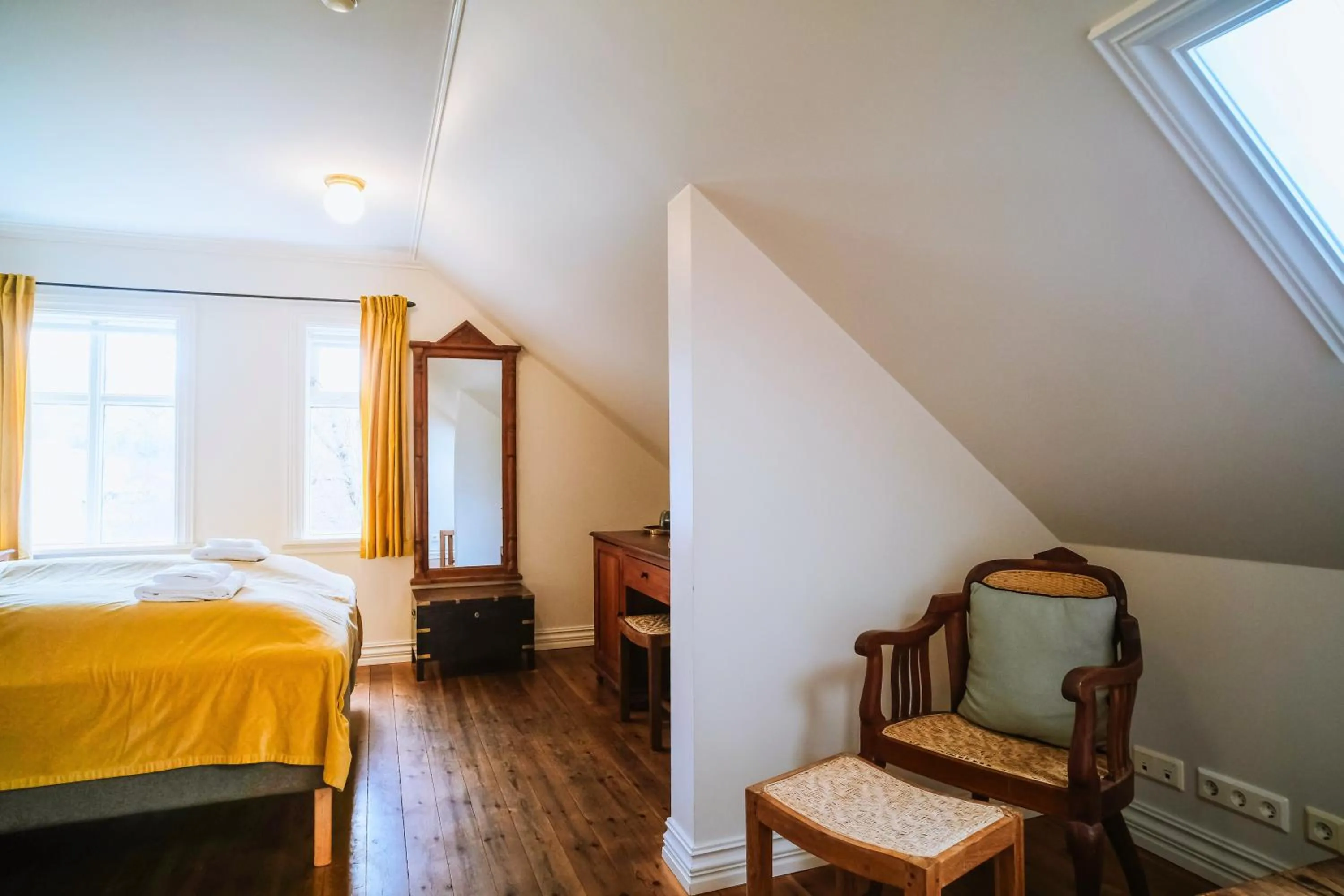 Bedroom, Bed in Bankinn - Hotel by Aldan