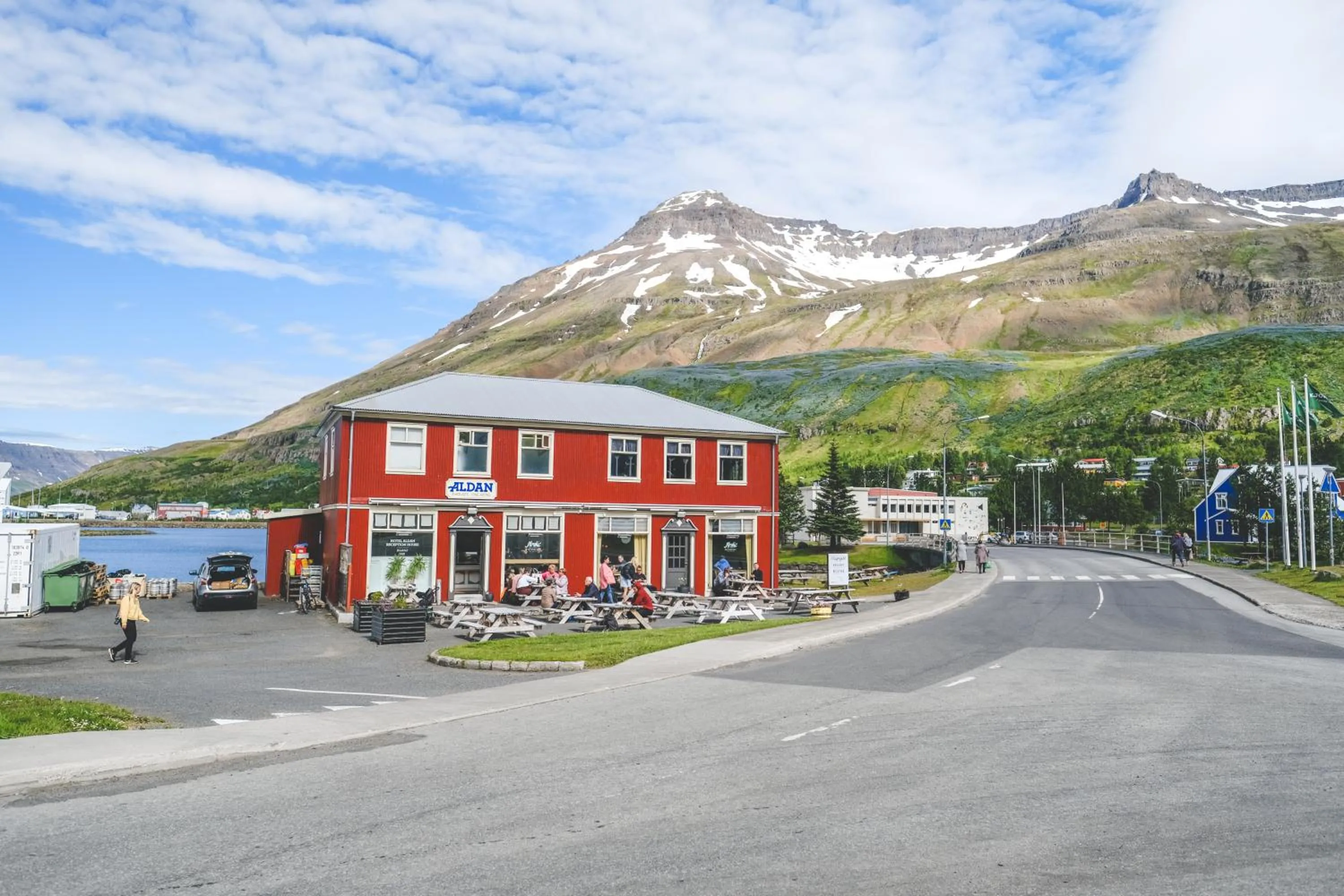 Restaurant/places to eat in Bankinn - Hotel by Aldan