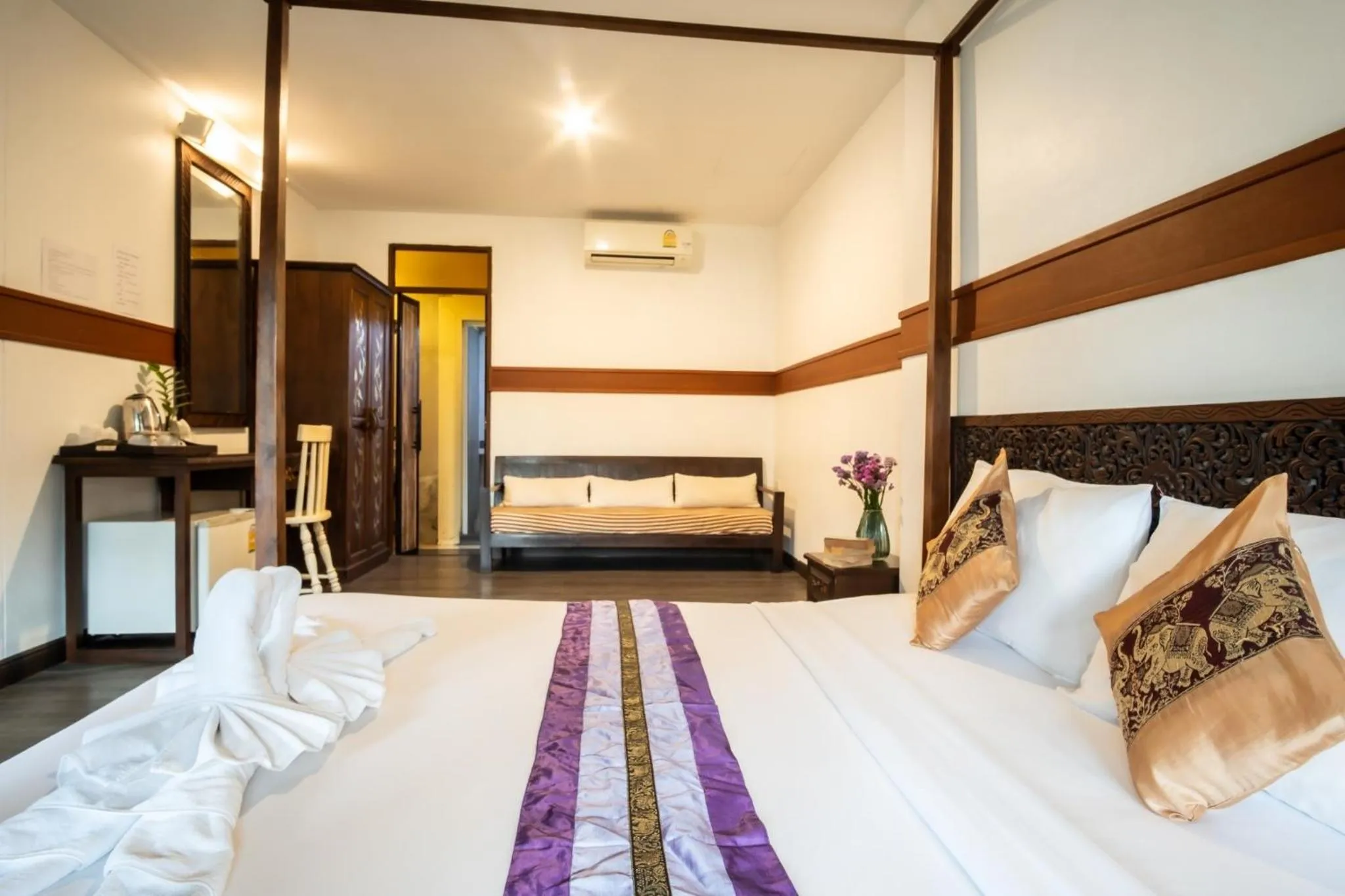 Bedroom, Bed in Hugga Pai