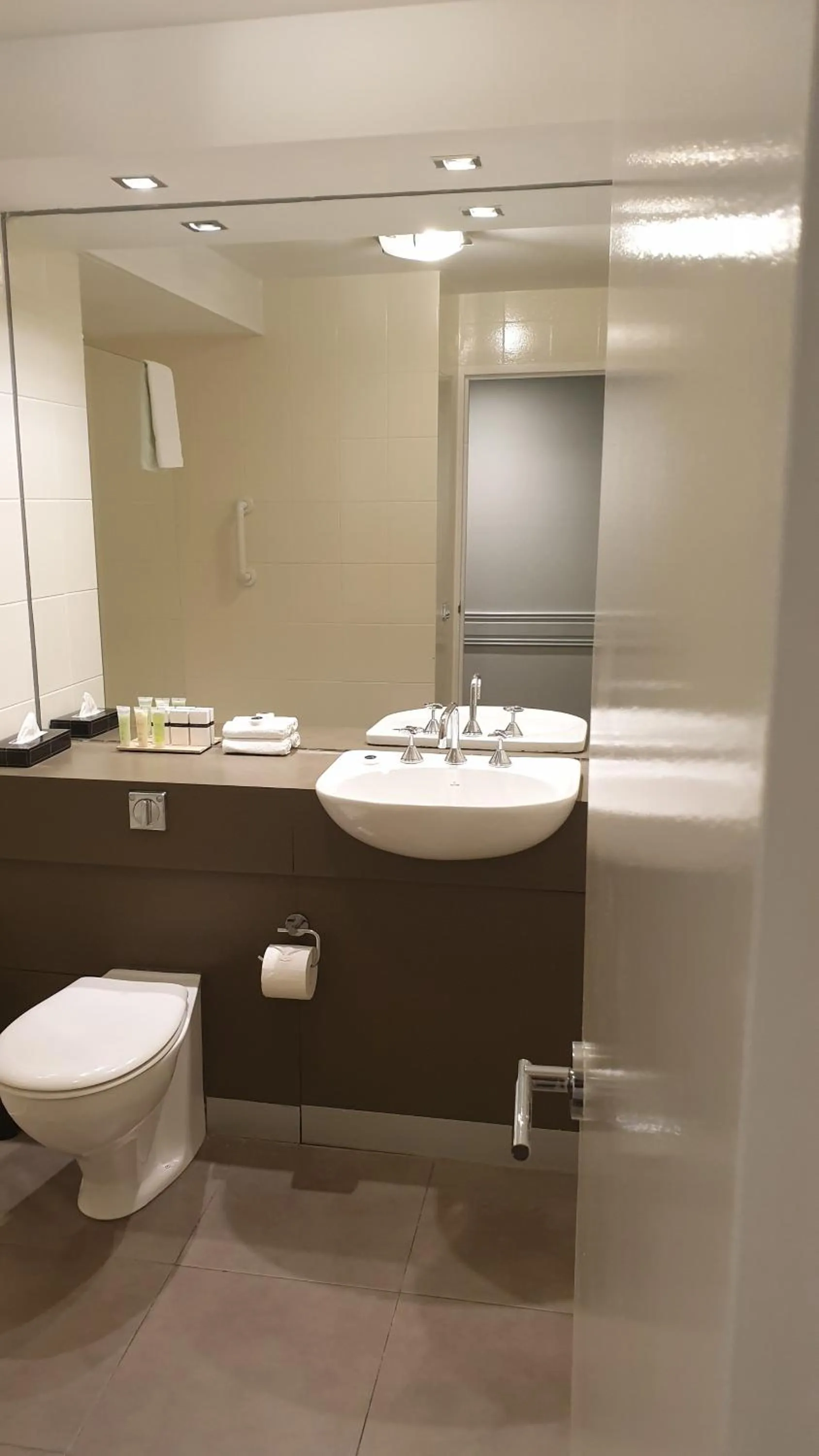 Shower in Melbourne Kew Central Apartments Official