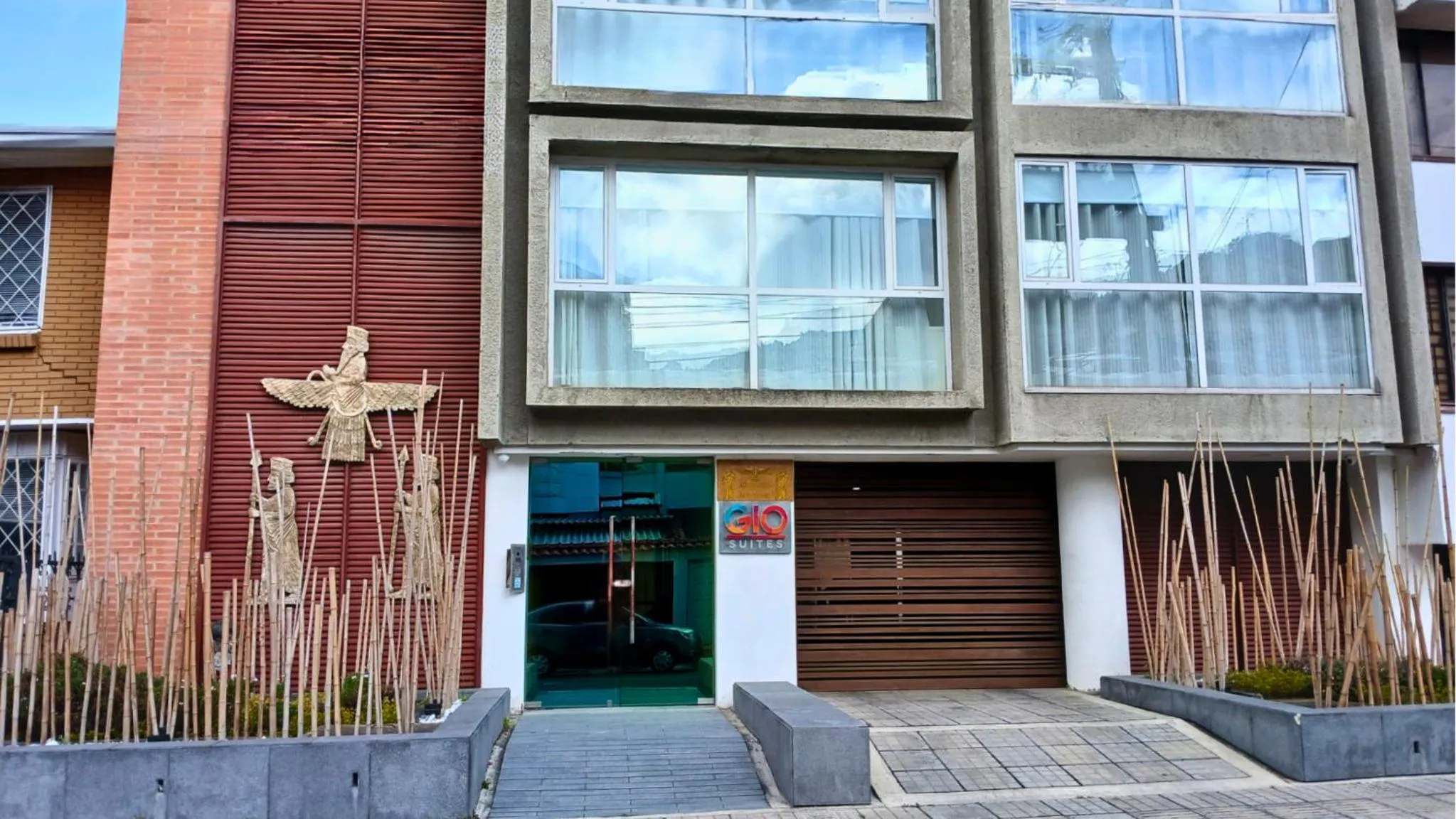 Facade/entrance in Monir Usaquén Bogotá
