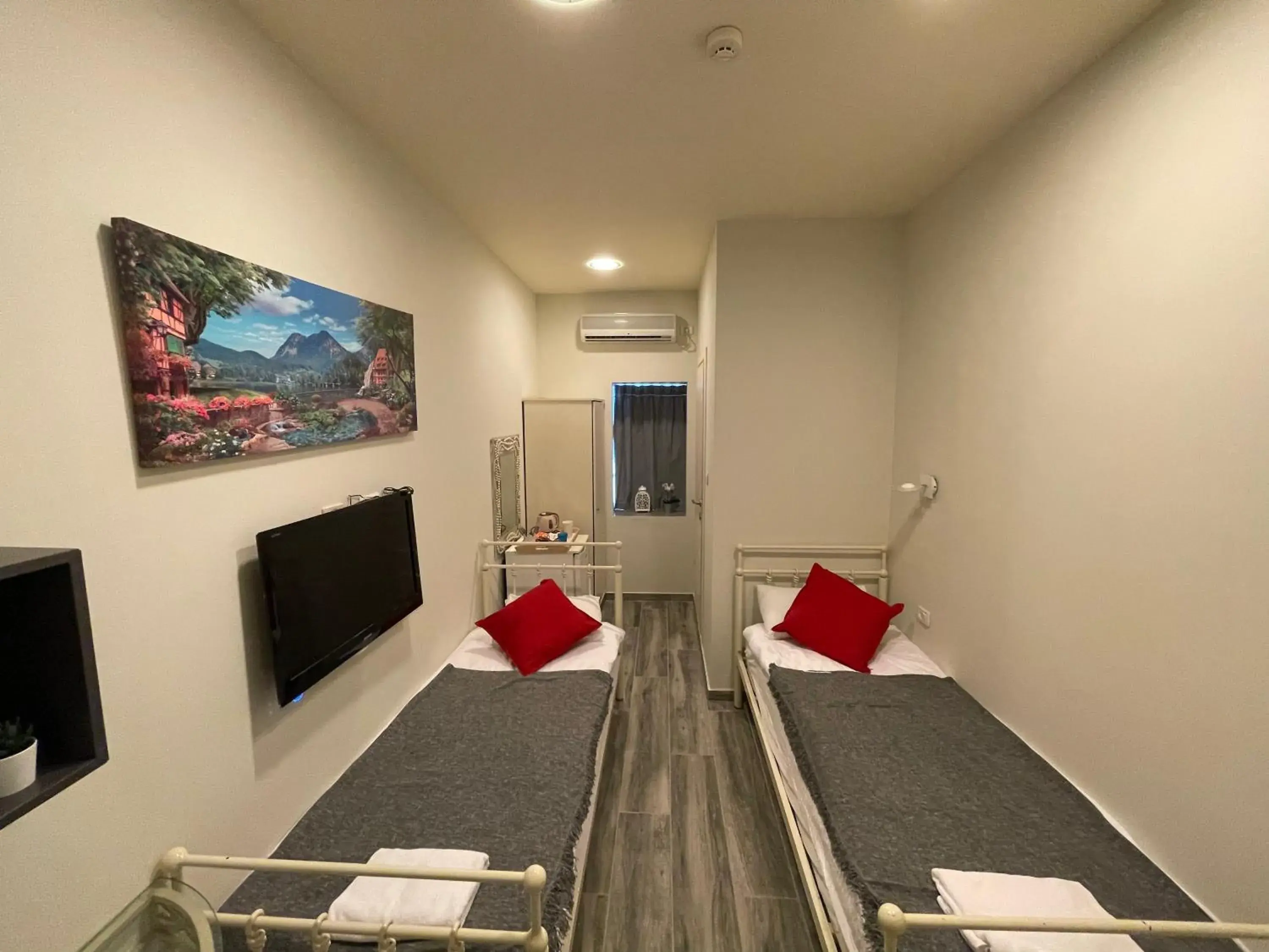 Twin Room with Bathroom in Puy Villa Roca Tiberias Twin Room with Bathroom in Puy Villa Roca Tiberias