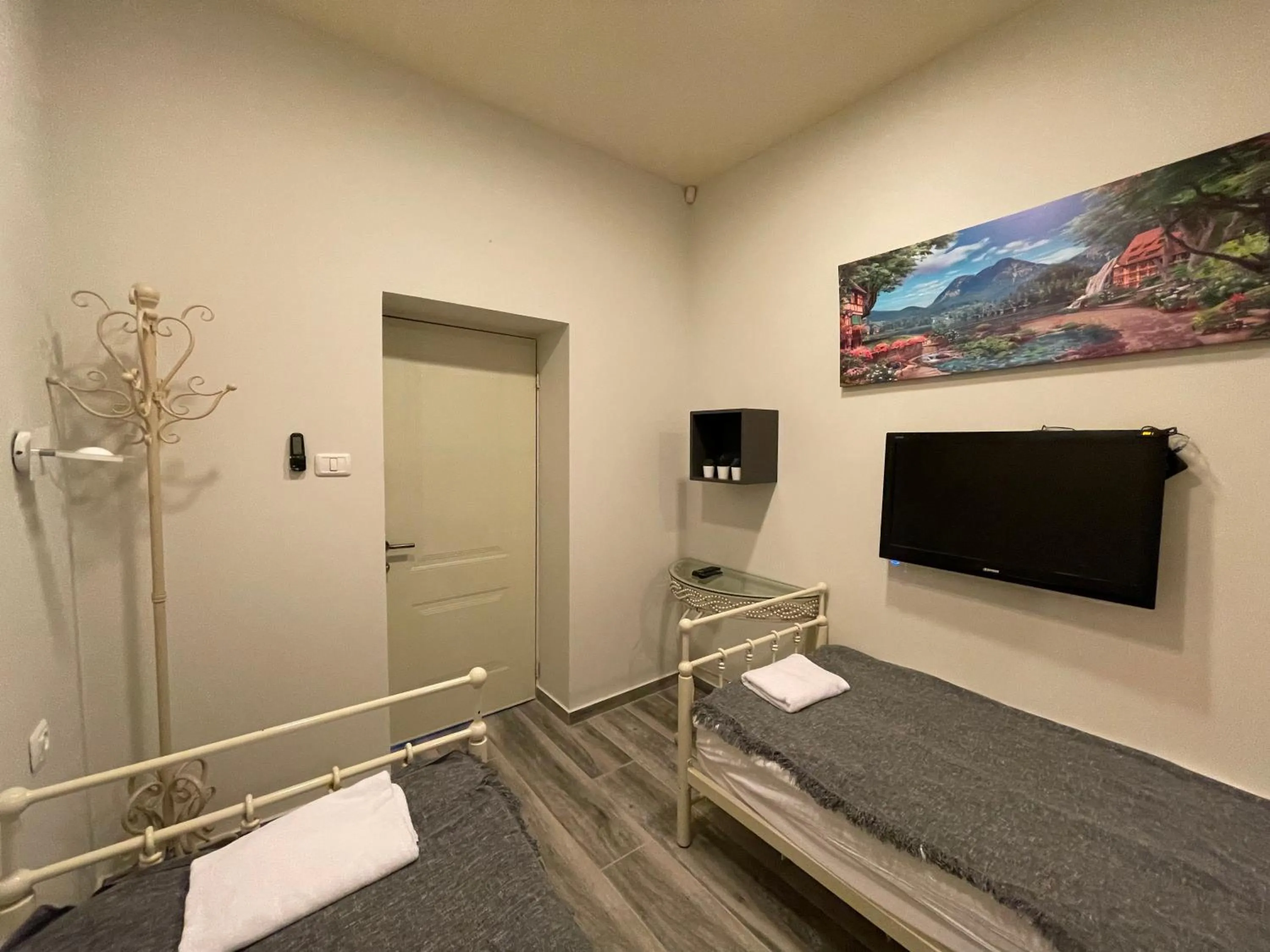 TV and multimedia, Bed in Puy Villa Roca Tiberias