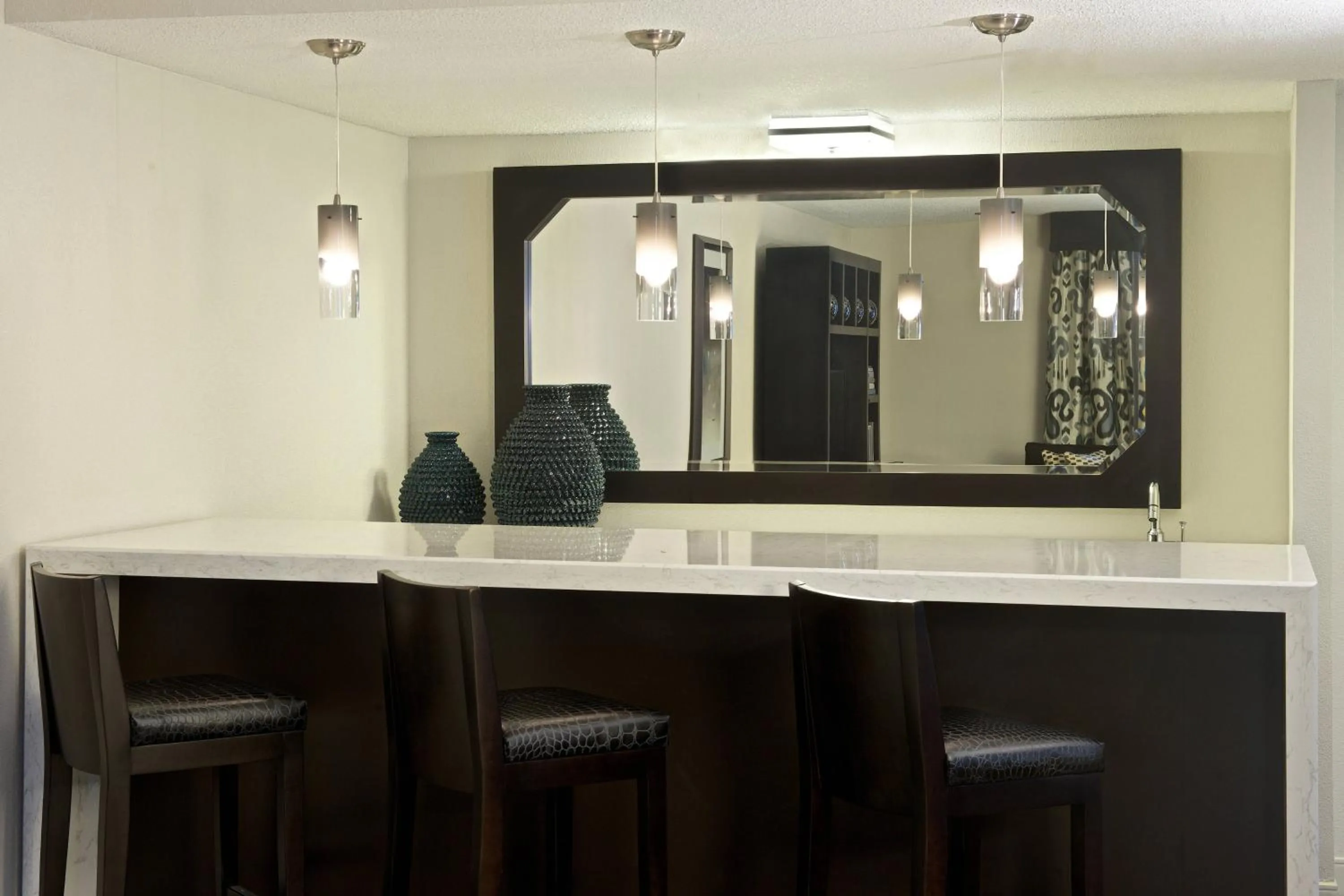 Lounge or bar in Sheraton Minneapolis West Hotel