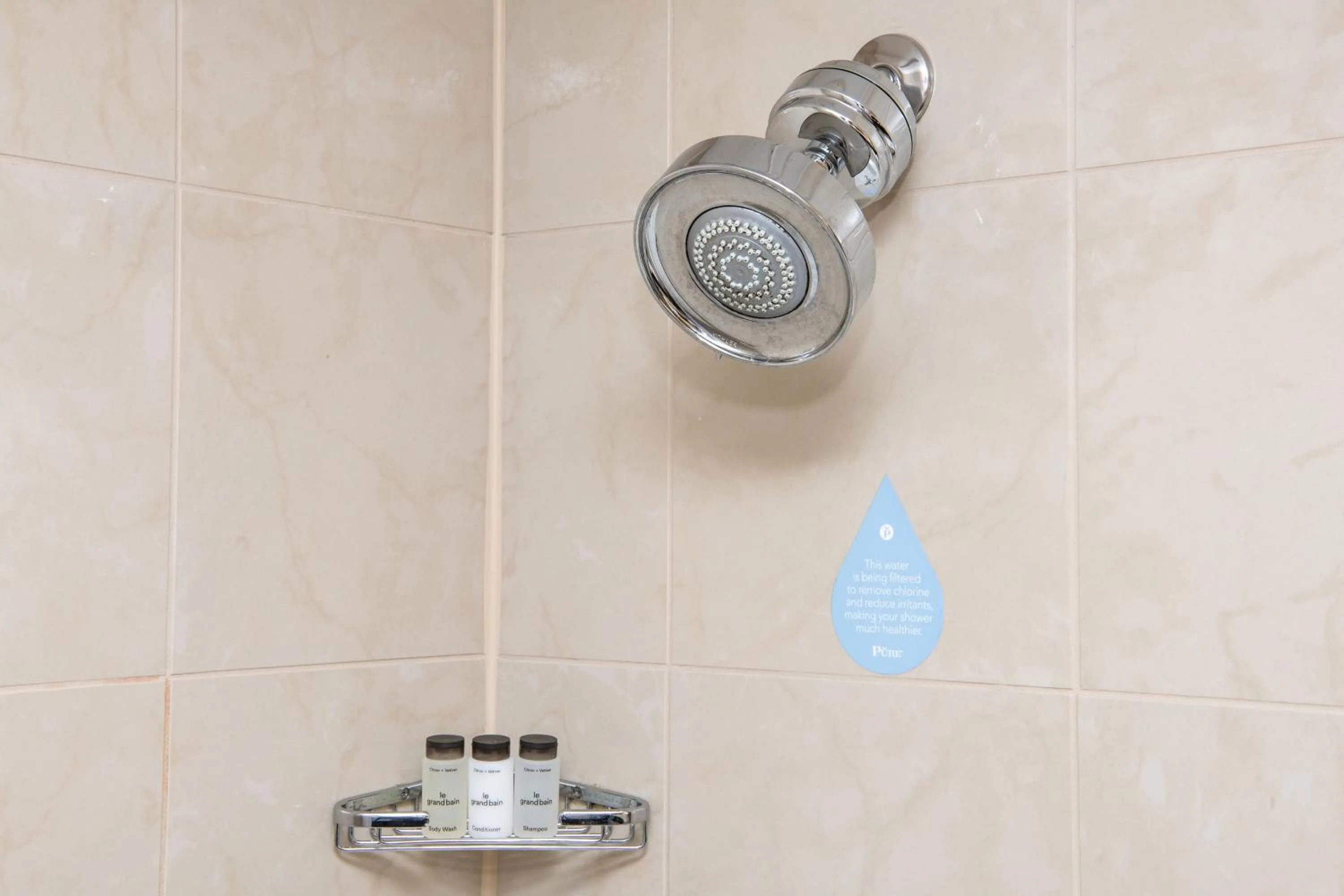 Bathroom in Sheraton Minneapolis West Hotel