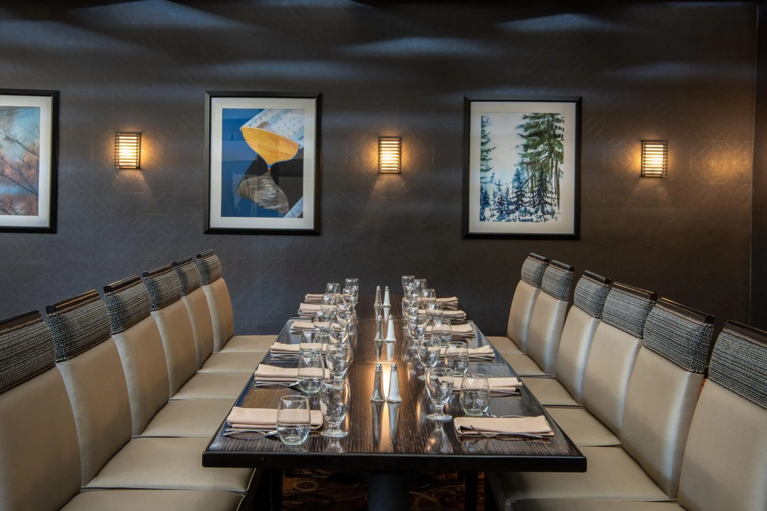 Restaurant/places to eat in Sheraton Minneapolis West Hotel