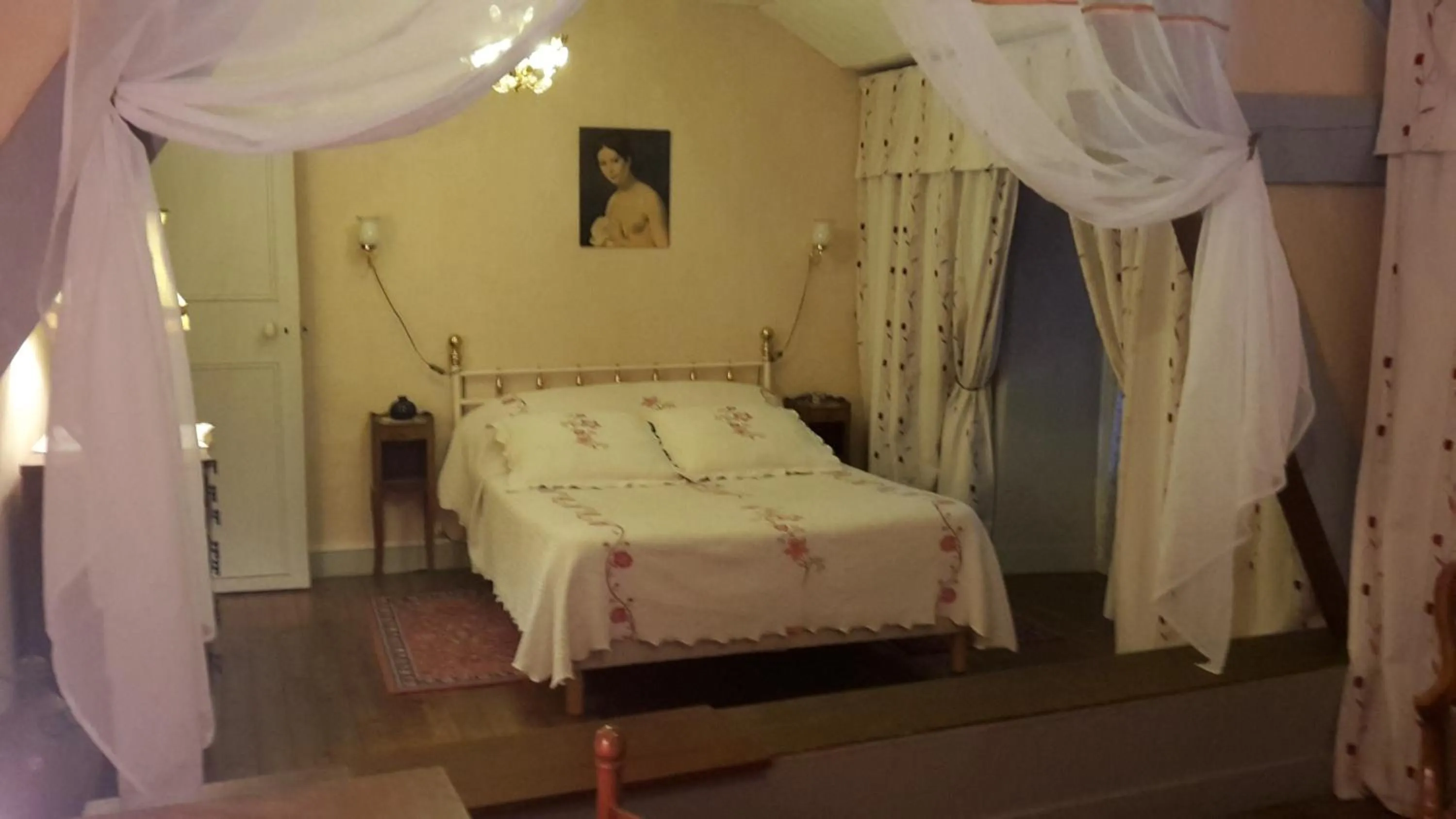 Bedroom, Bed in Le Chateau de Prauthoy