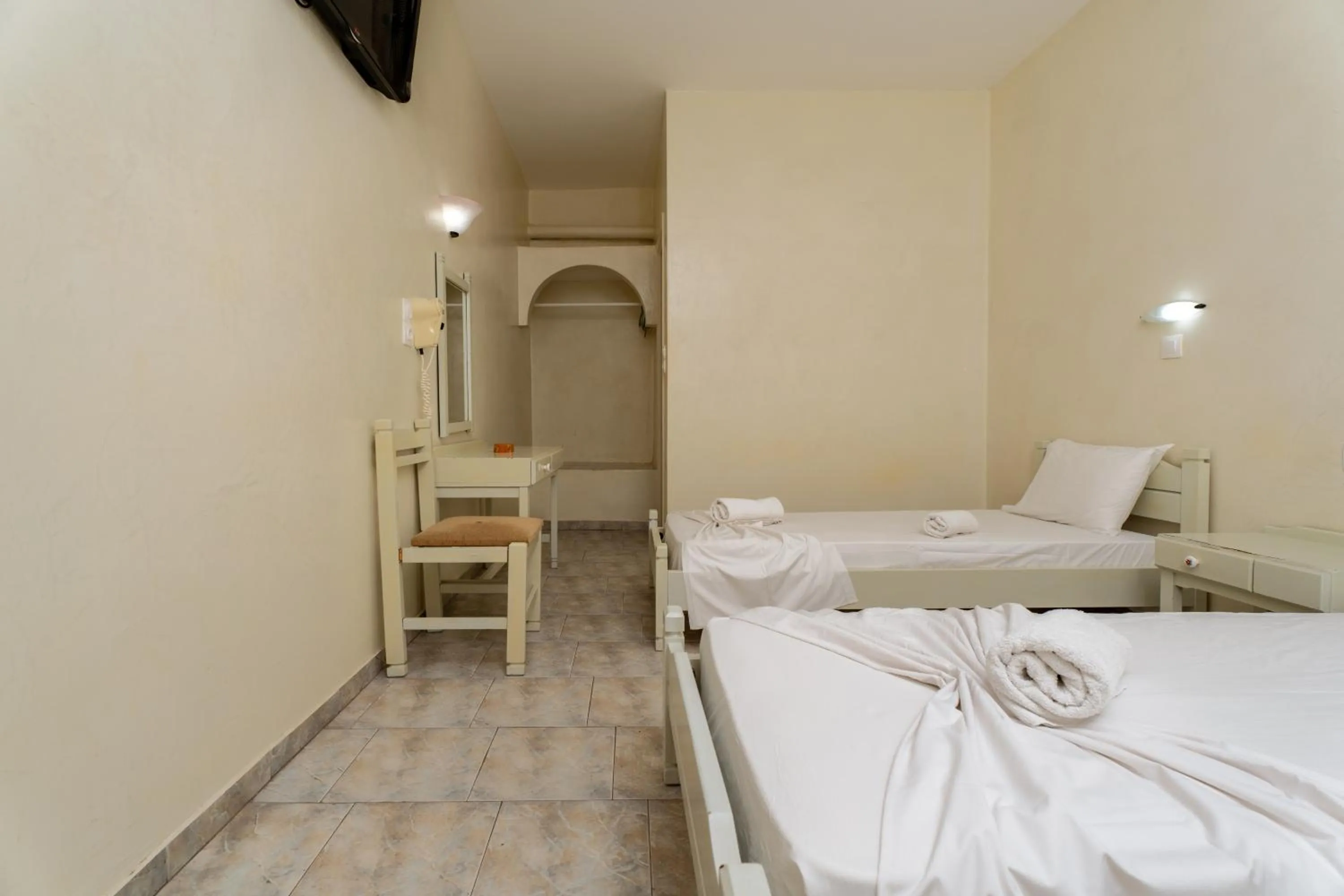 Bedroom, Bed in Sunrise Hotel